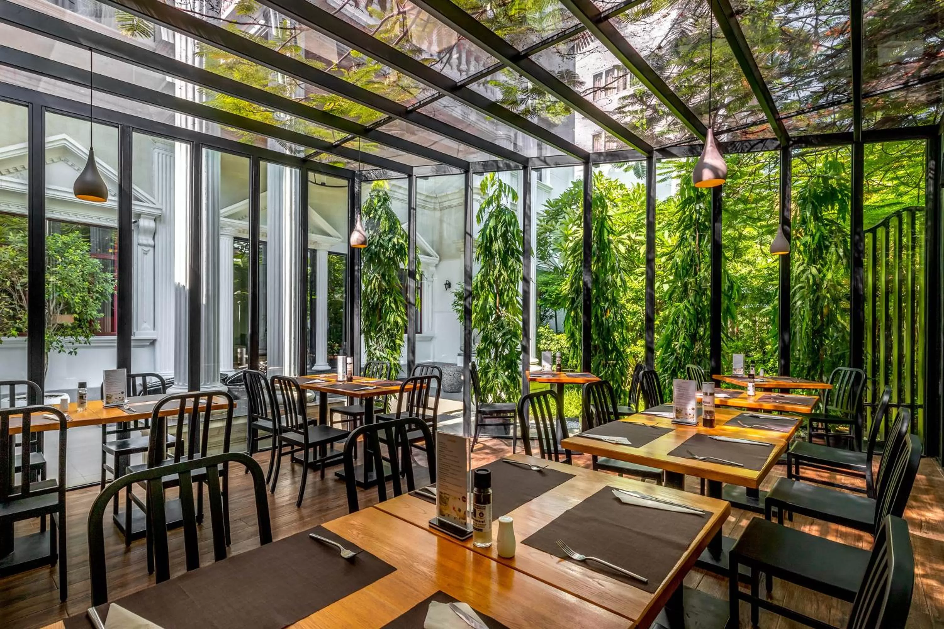 Restaurant/places to eat in White Mansion 白色公馆