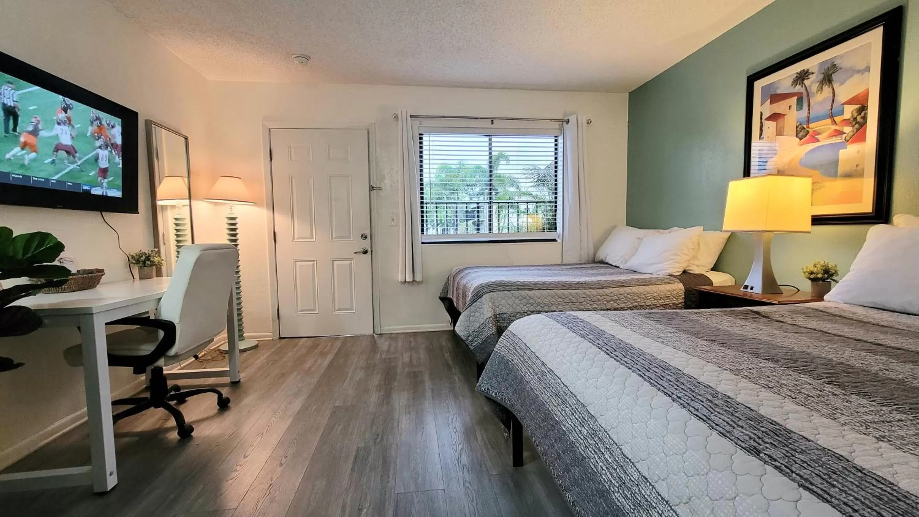 Bedroom, Bed in Sunny Palms Inn