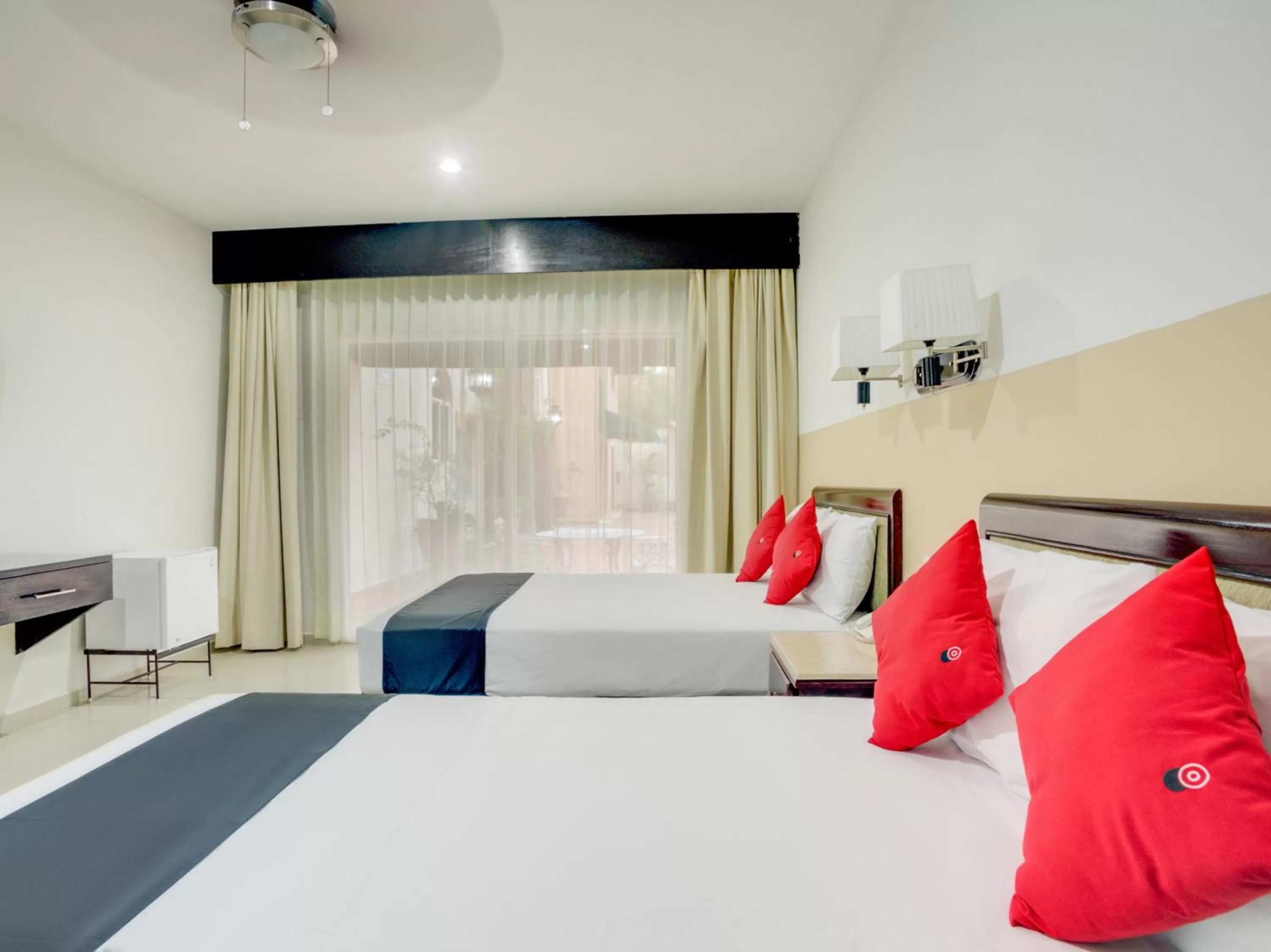 Bedroom, Bed in Hotel Siglo 21 Merida