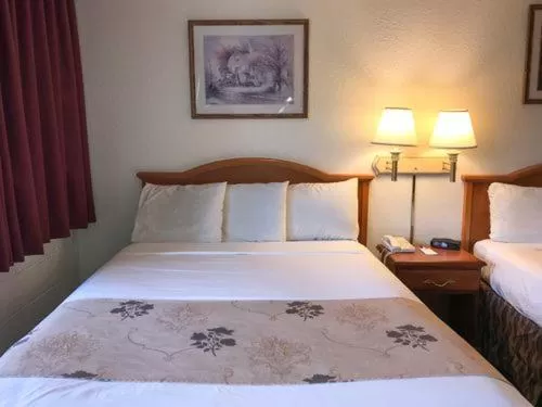 Bed in Americas Best Value Inn - Pendleton
