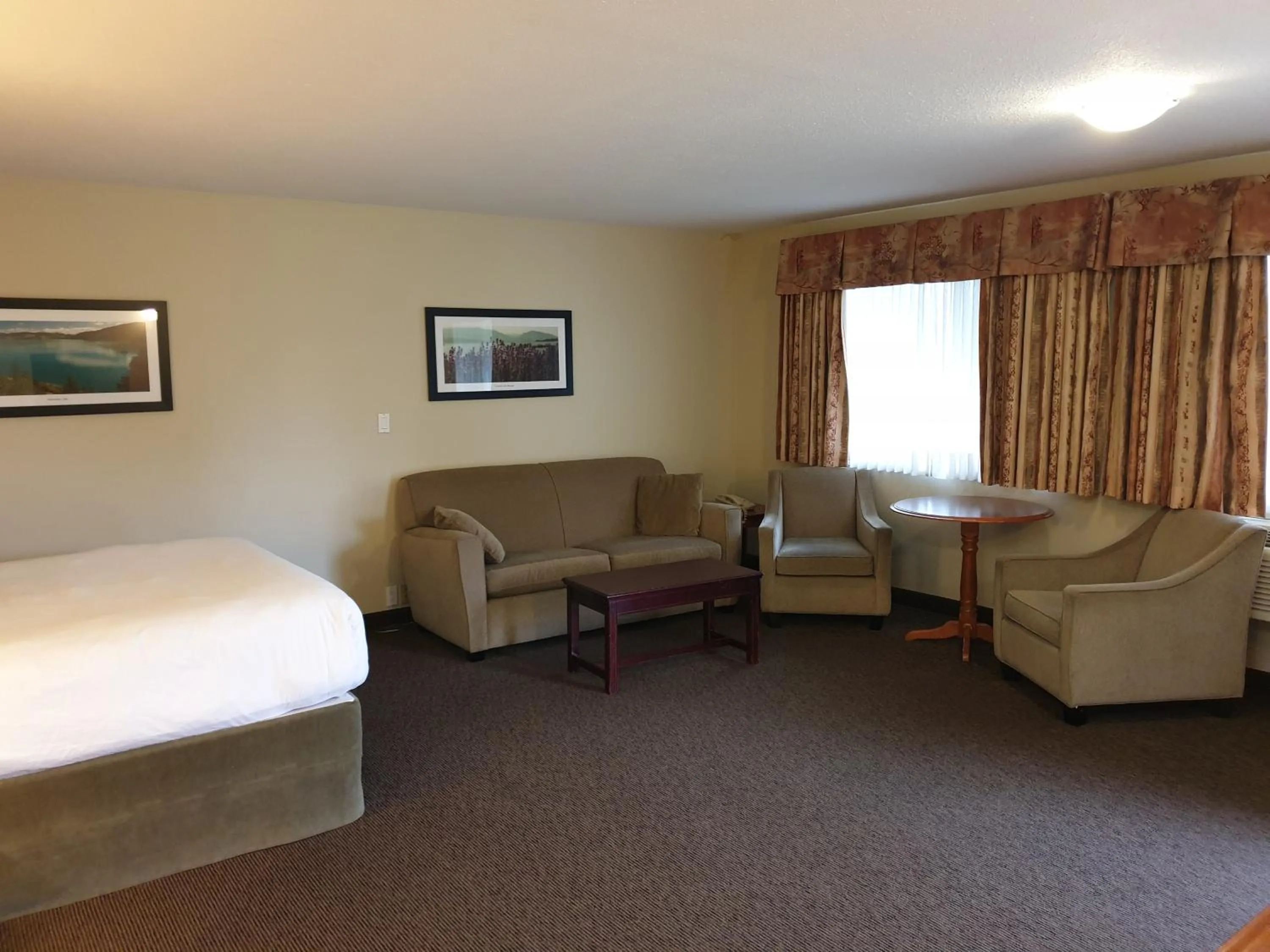 Family Suite in Riverland Inn & Suites