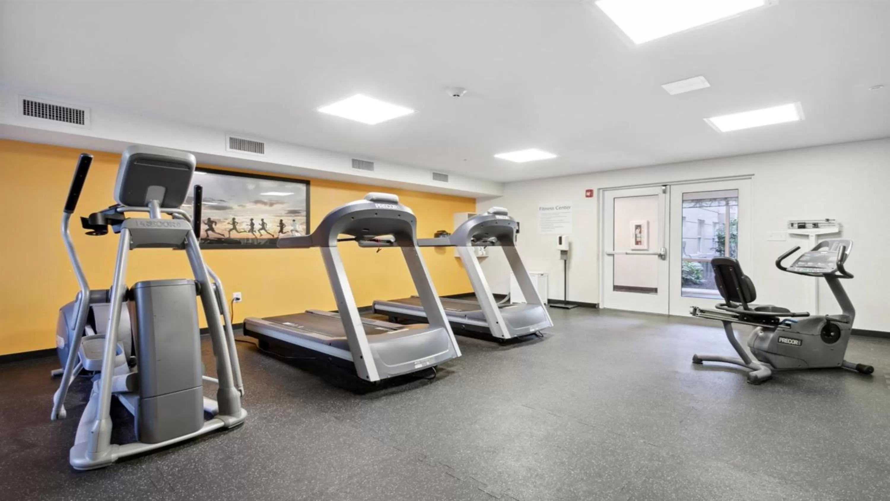 Fitness centre/facilities in Holiday Inn Express Williamsburg North by IHG
