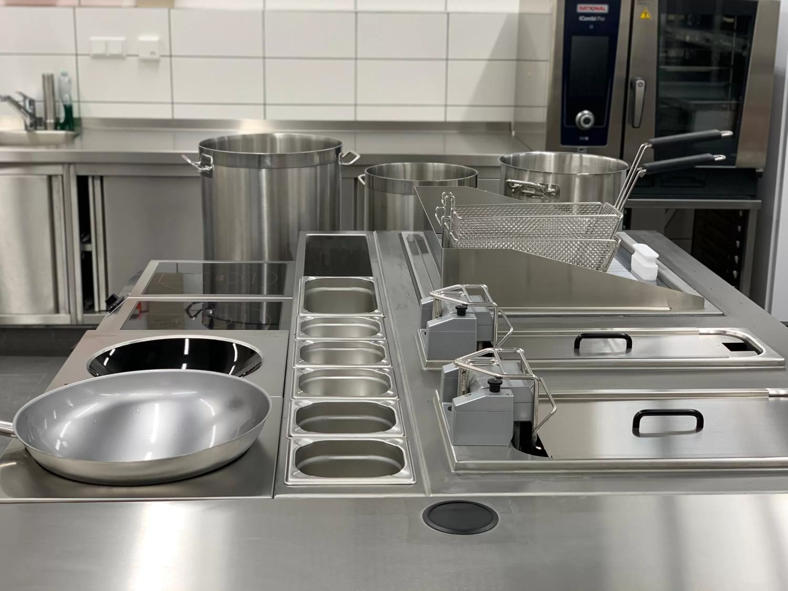 Restaurant/places to eat, Kitchen/Kitchenette in th Hotel Leipzig Messe