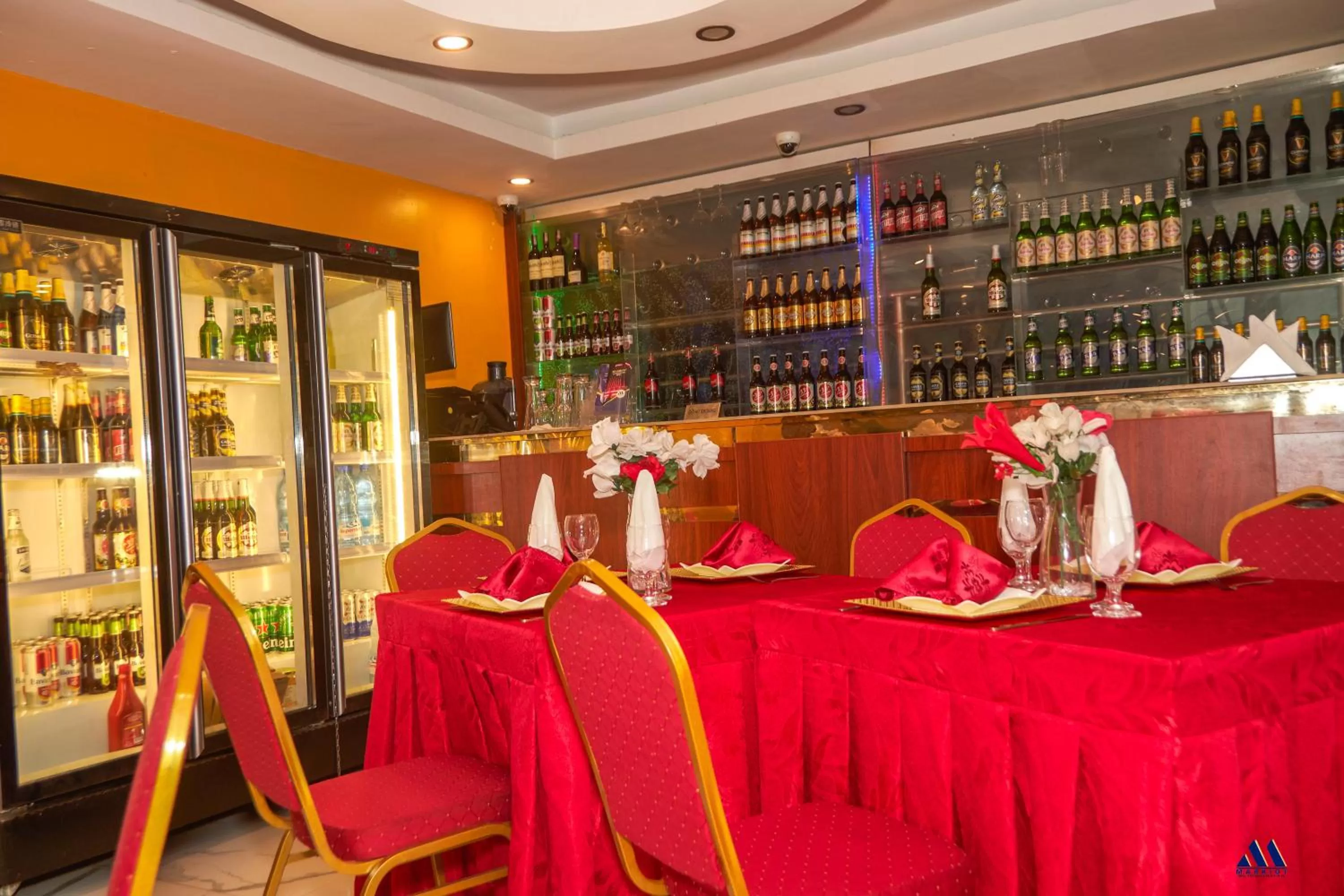 Restaurant/places to eat in Marriot Metropolitan Hotel