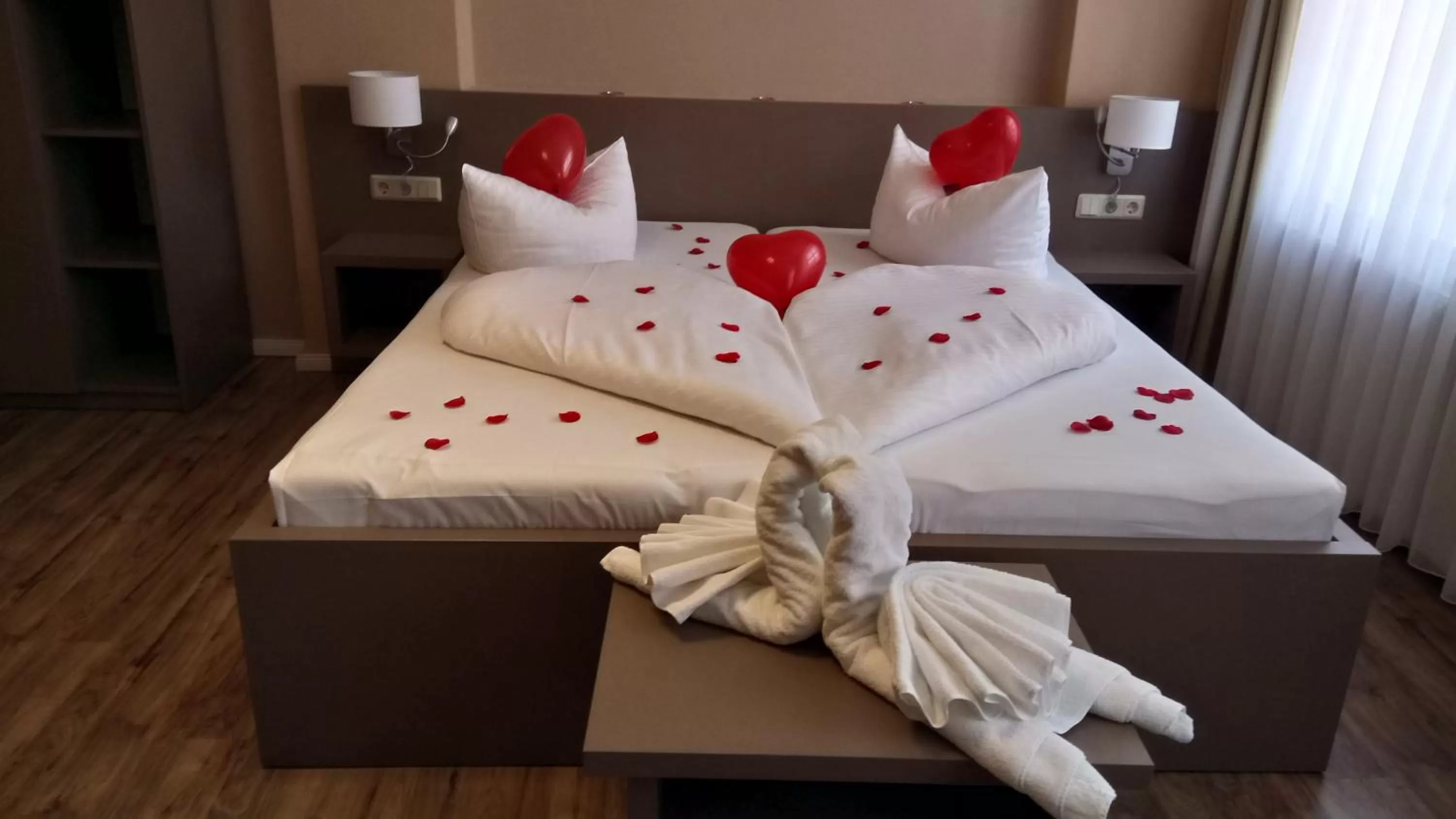 Photo of the whole room, Bed in Hotel Am Obermarkt