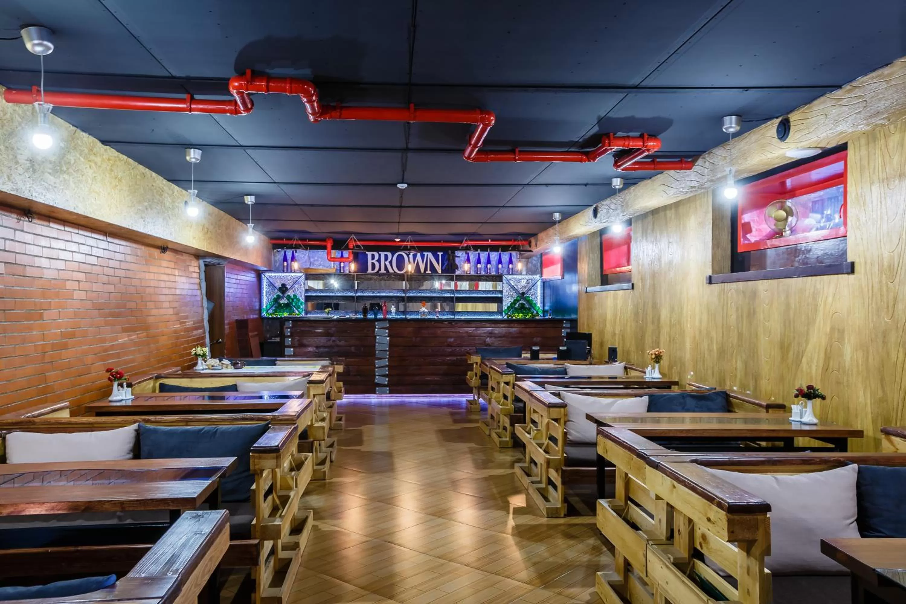 Communal lounge/ TV room, Restaurant/Places to Eat in Brown Hotel