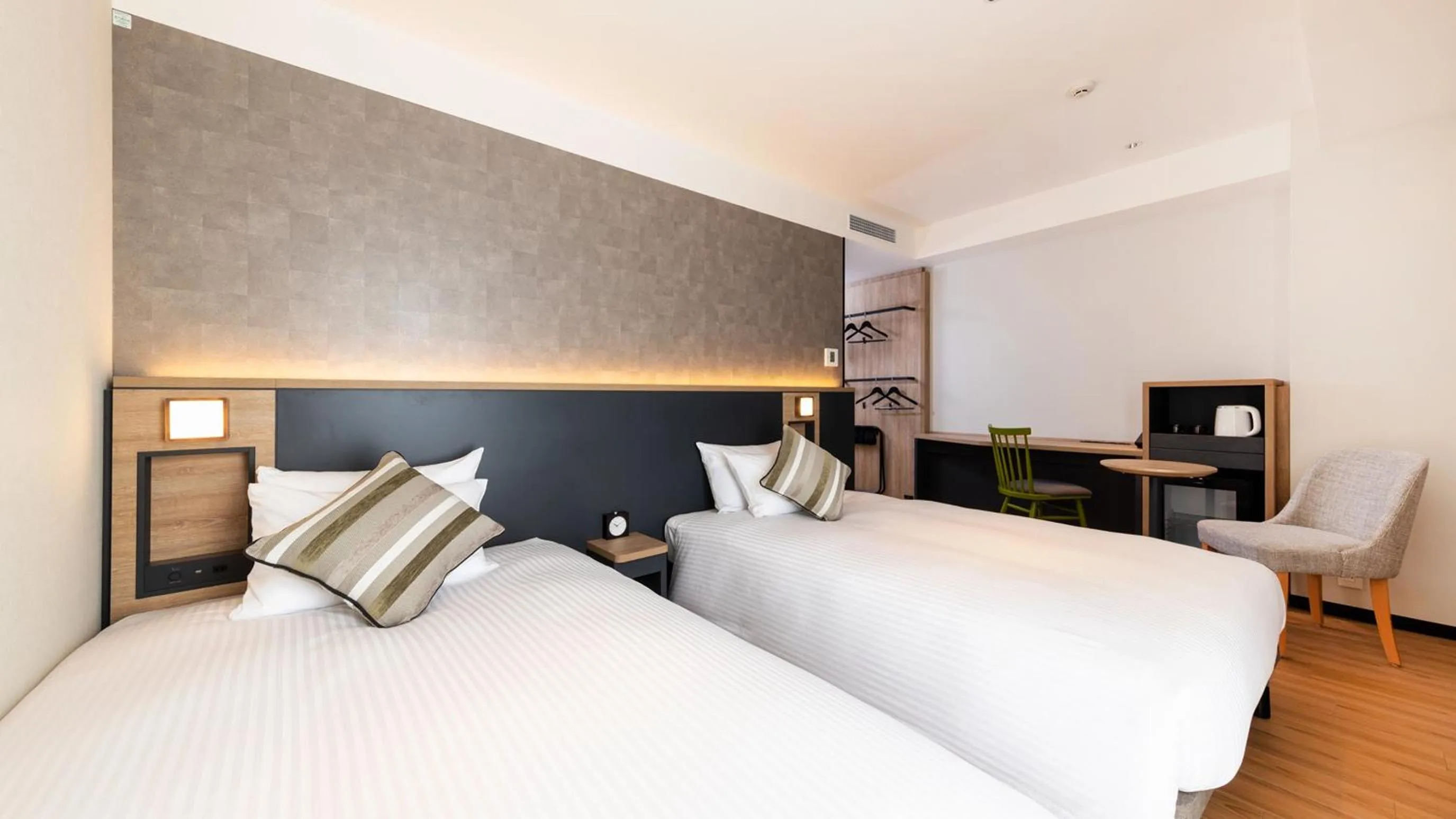 Bed in JR-East Hotel Mets Yokohama