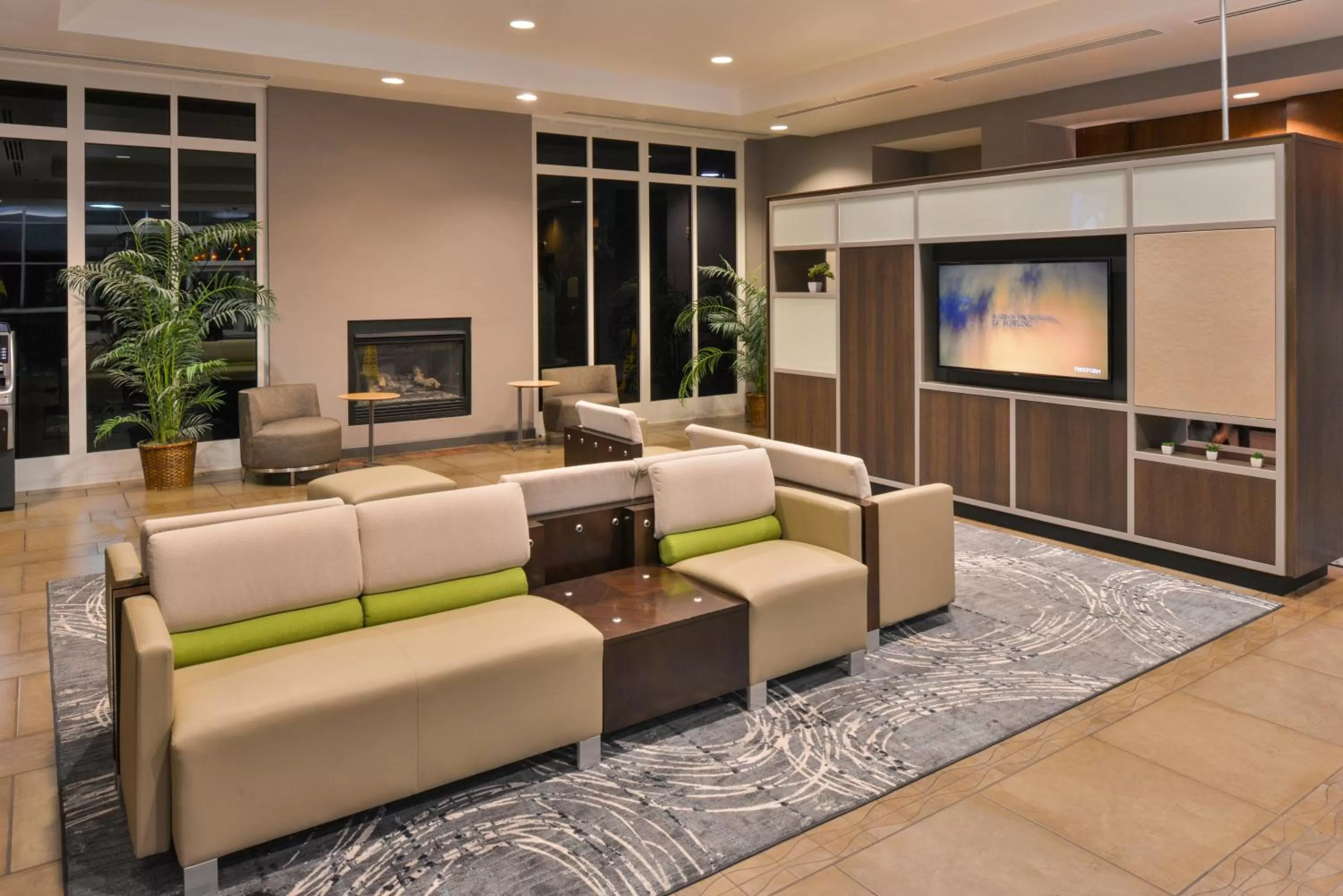 Lobby or reception in Holiday Inn Kansas City Airport by IHG