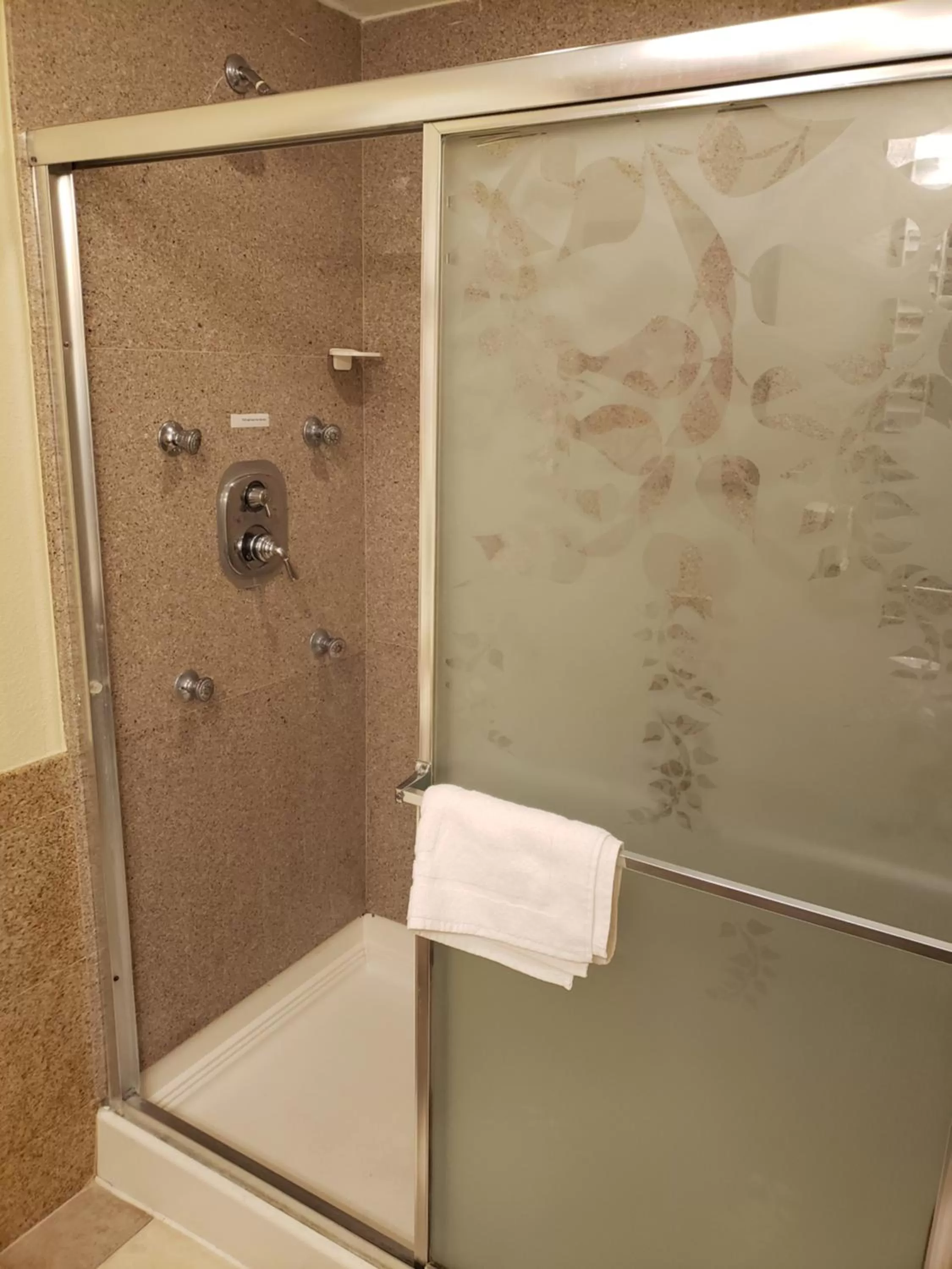 Bathroom in Baymont by Wyndham Pompton Plains/Wayne