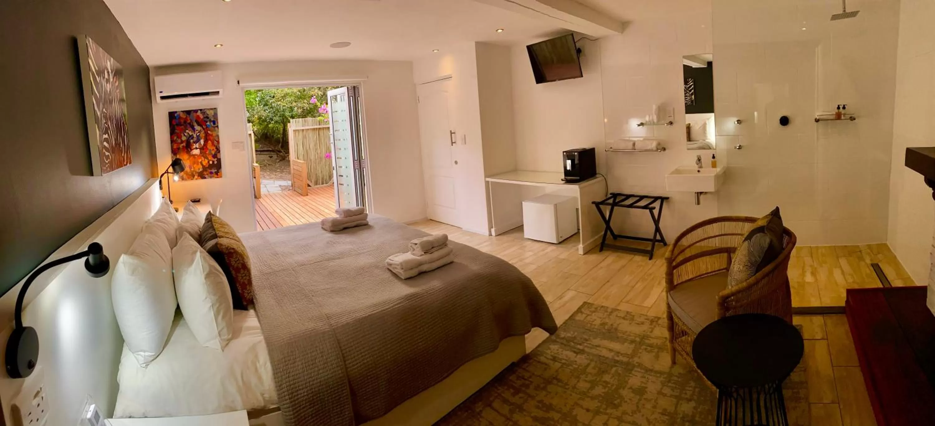 Patio, Bed in Vida Nova Retreat