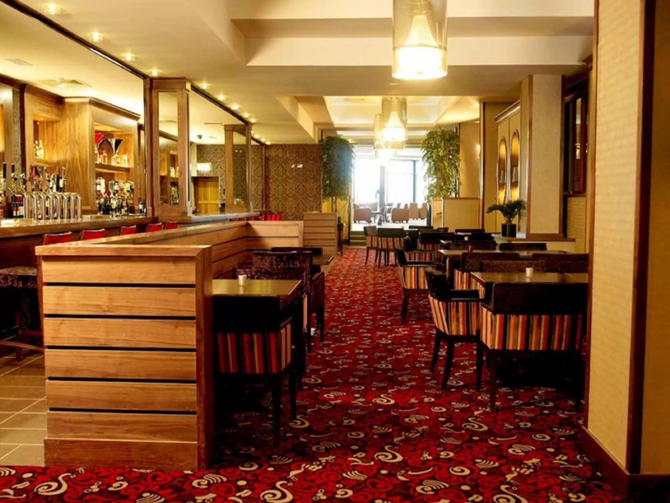 Restaurant/places to eat in Green Isle Hotel, Dublin