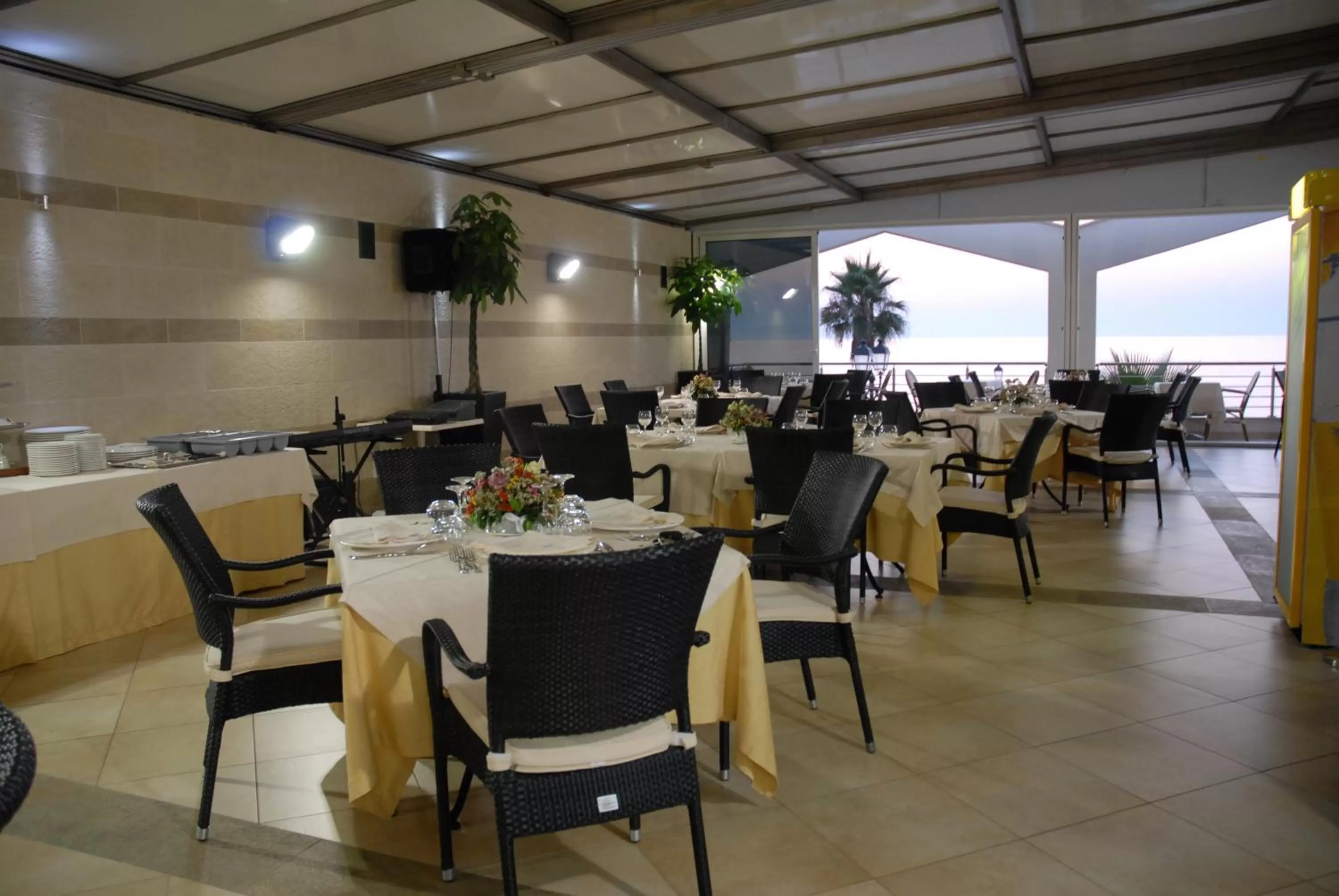 Restaurant/places to eat in Grand Hotel Victoria