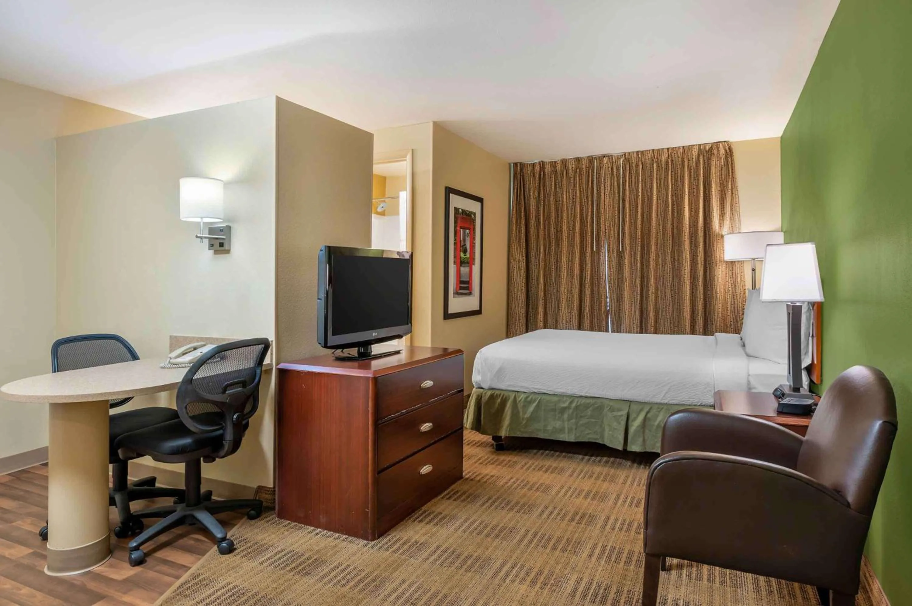 Bedroom, Bed in Extended Stay America Suites - Indianapolis - Northwest - I-465
