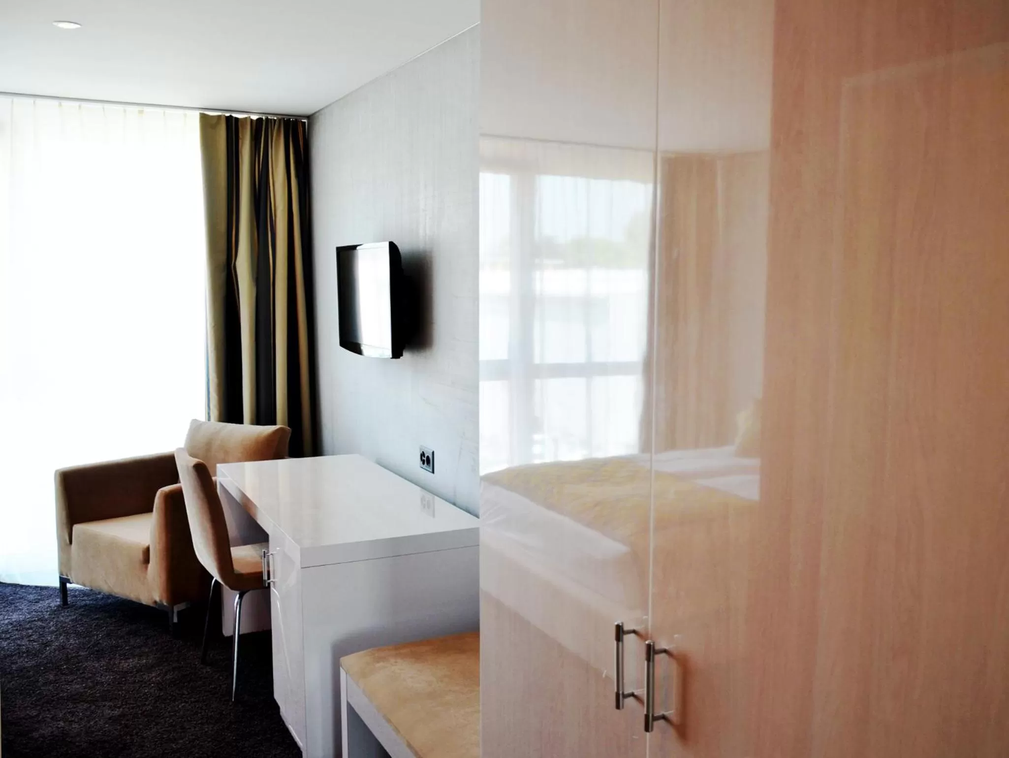 TV and multimedia, Bed in Hotel Swiss Star