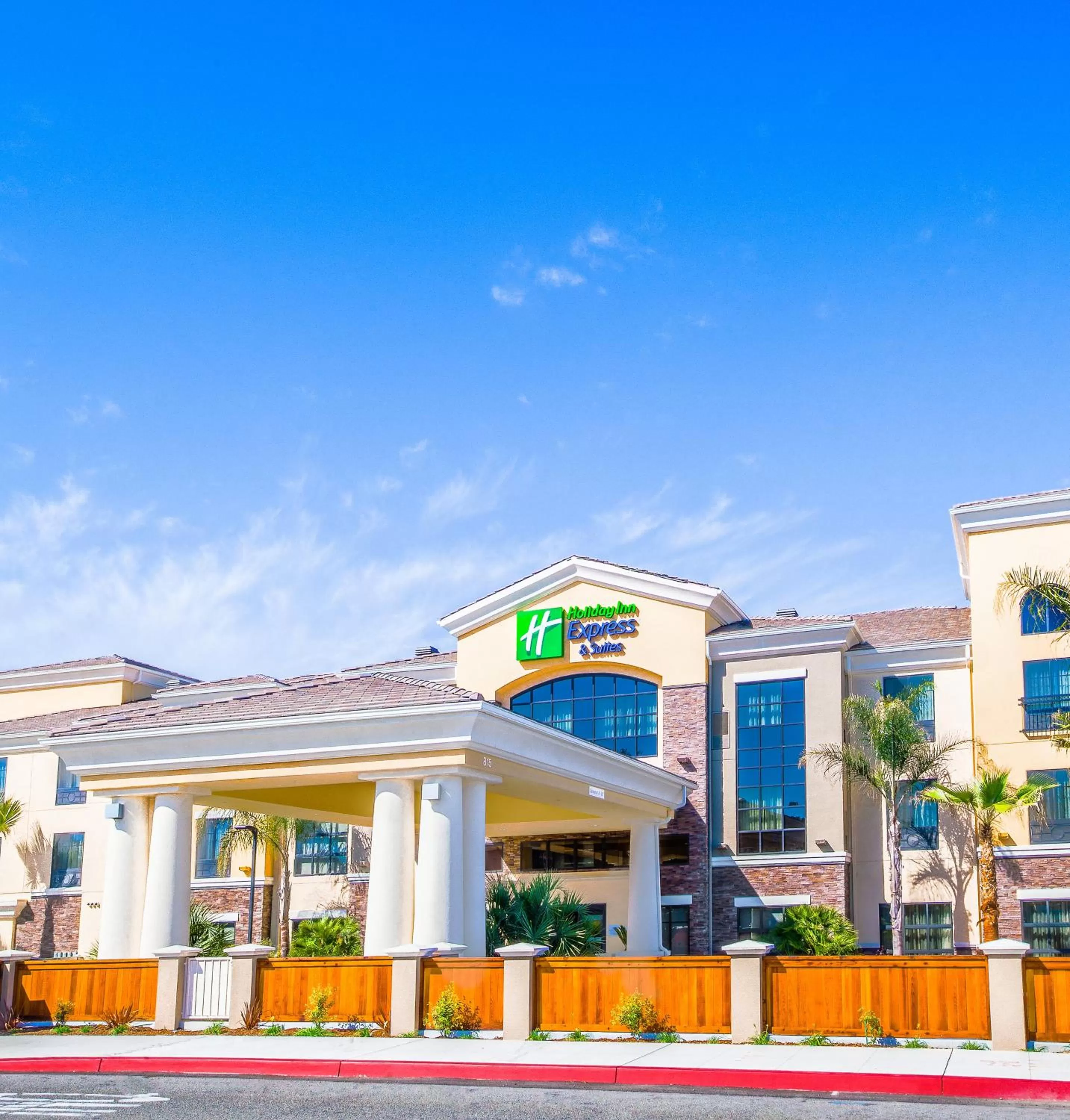 Property building in Holiday Inn Express & Suites Eureka by IHG