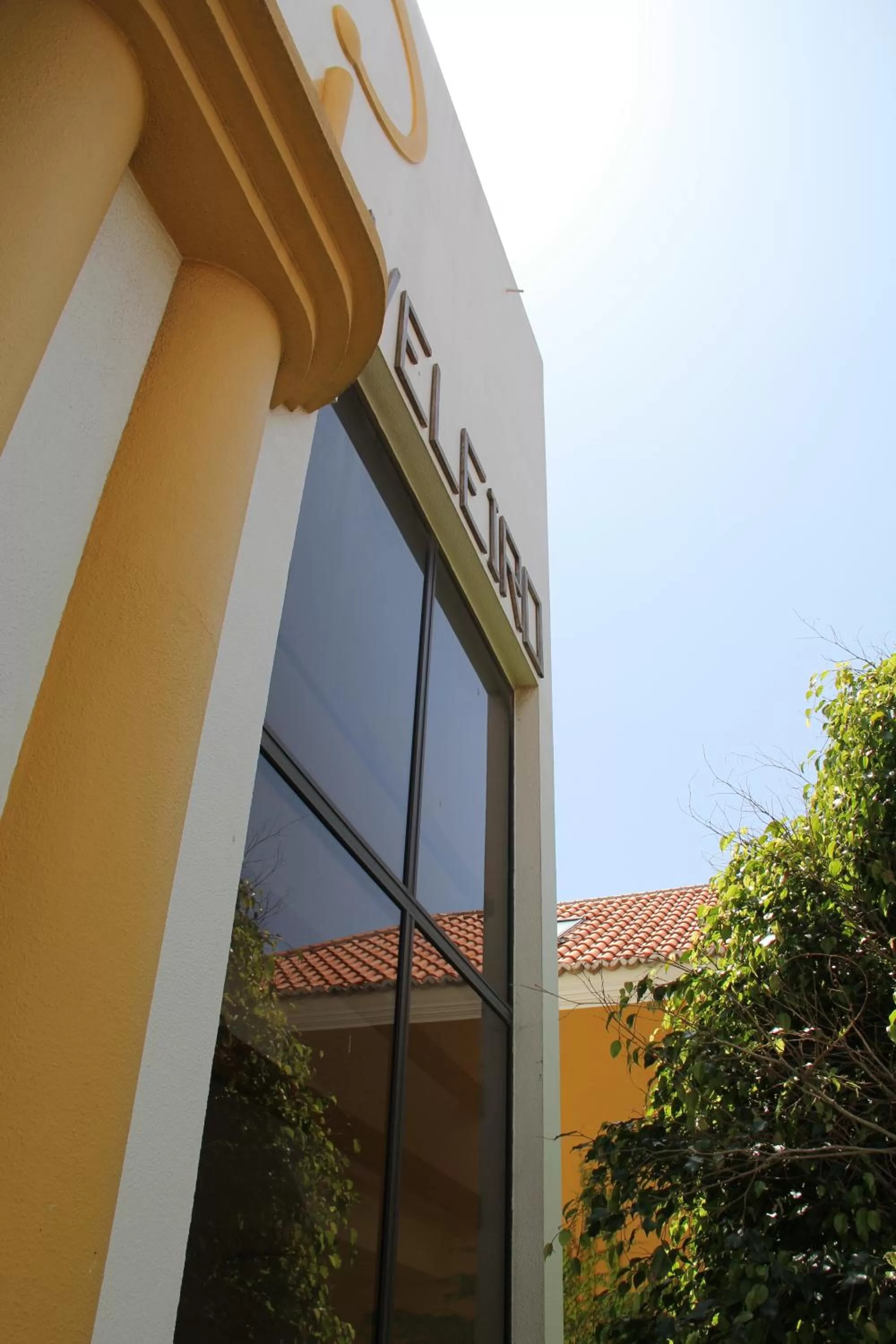 Facade/entrance in Hotel Veleiro