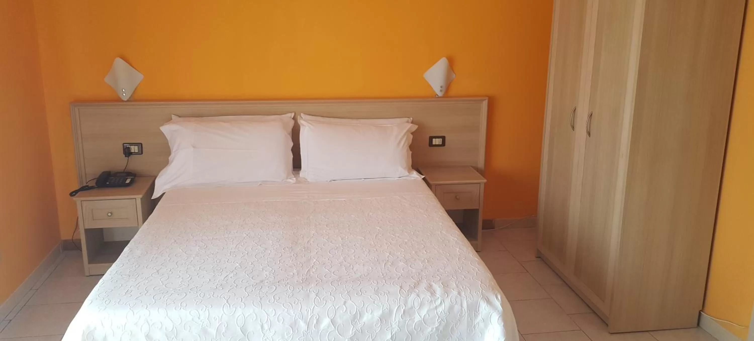 Restaurant/places to eat, Bed in Hotel Trasimeno Bittarelli