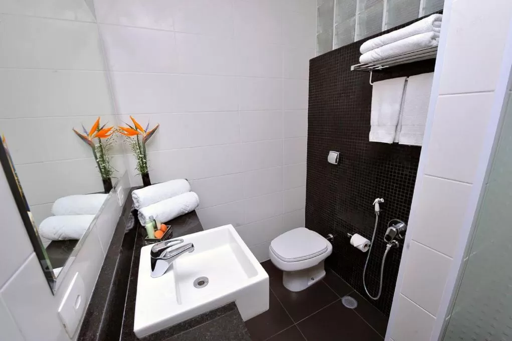 Bathroom in Arcadas Hotel