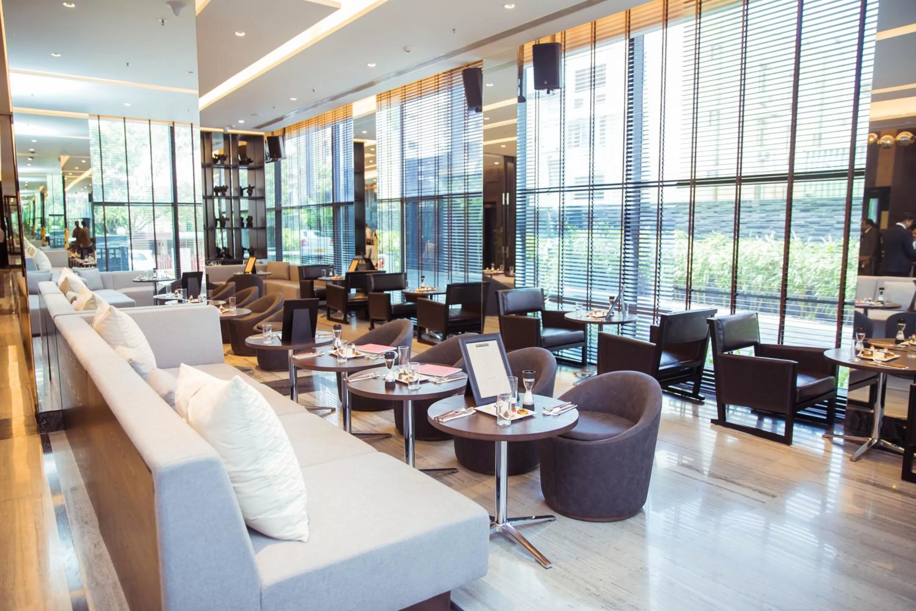 Lounge or bar in Novotel Chennai Chamiers Road