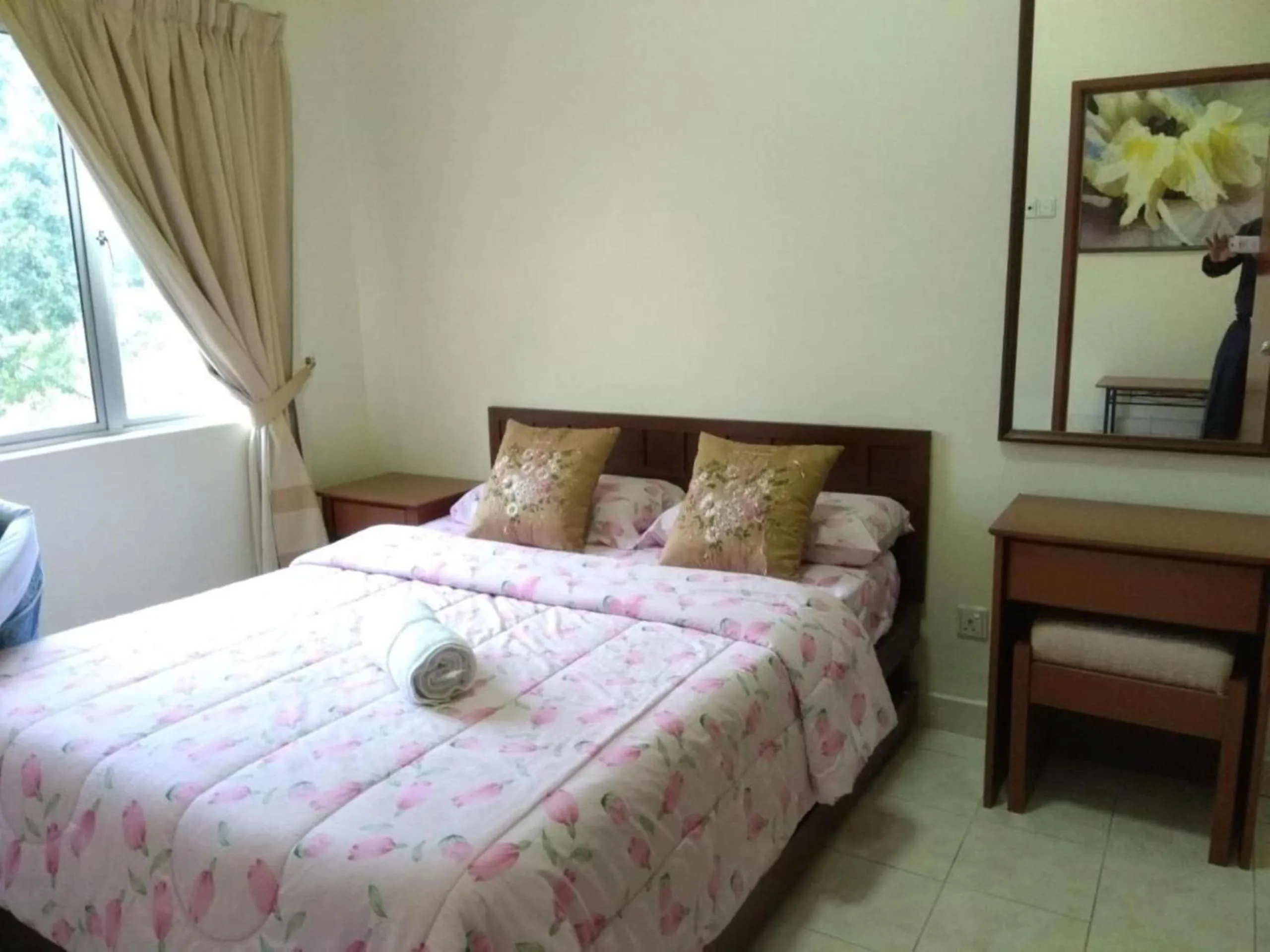 Bedroom, Bed in OYO HOME 90301 Suria Service Apartments Bukit Merak Laketown Resort
