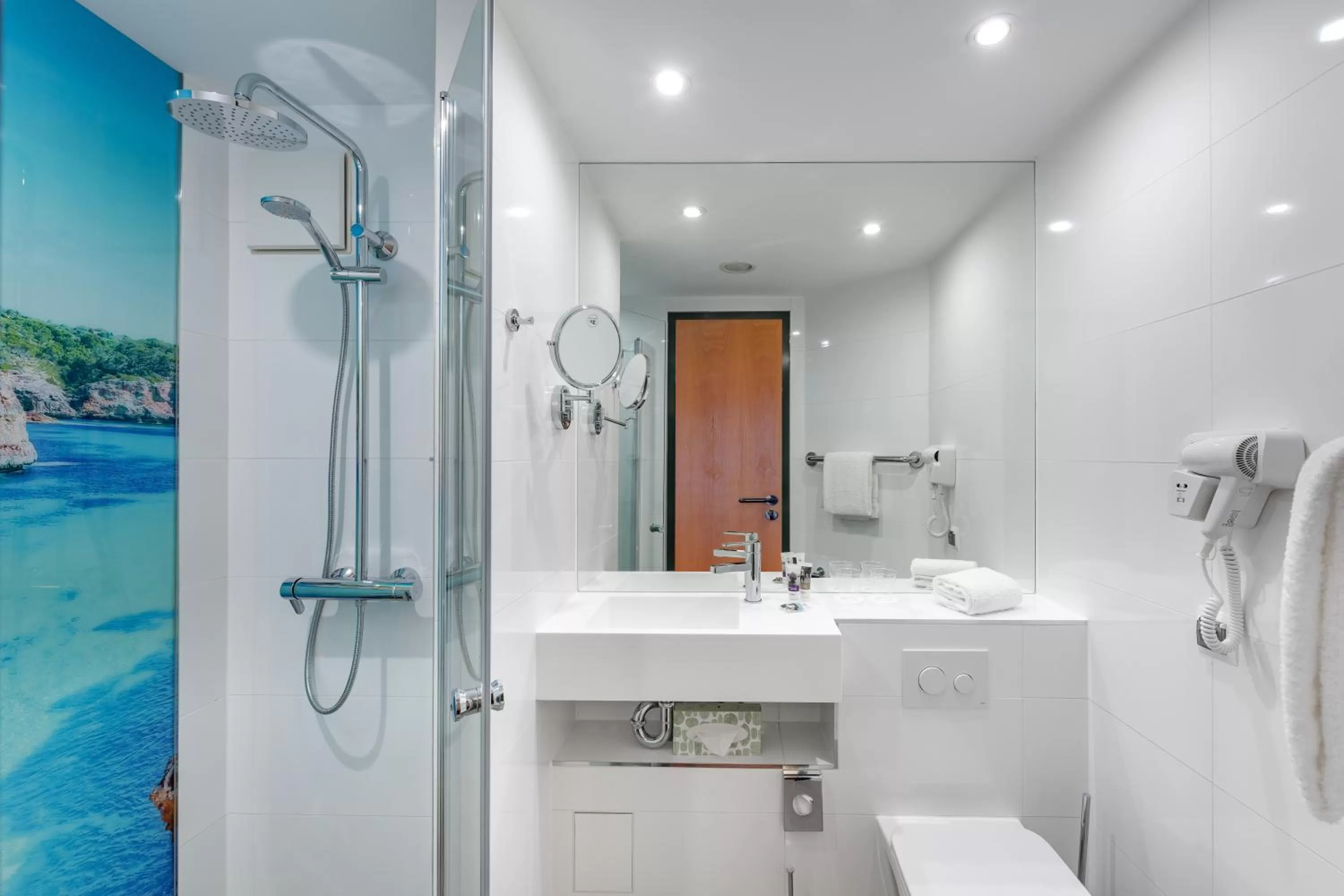 Shower in Mercure Hotel Düsseldorf Ratingen