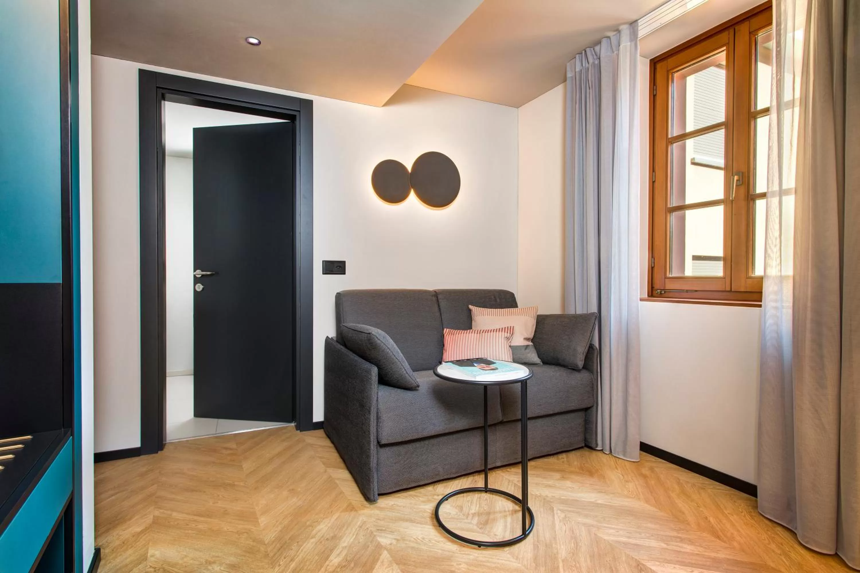 Seating area in LUGANODANTE Boutique & Lifestyle Hotel