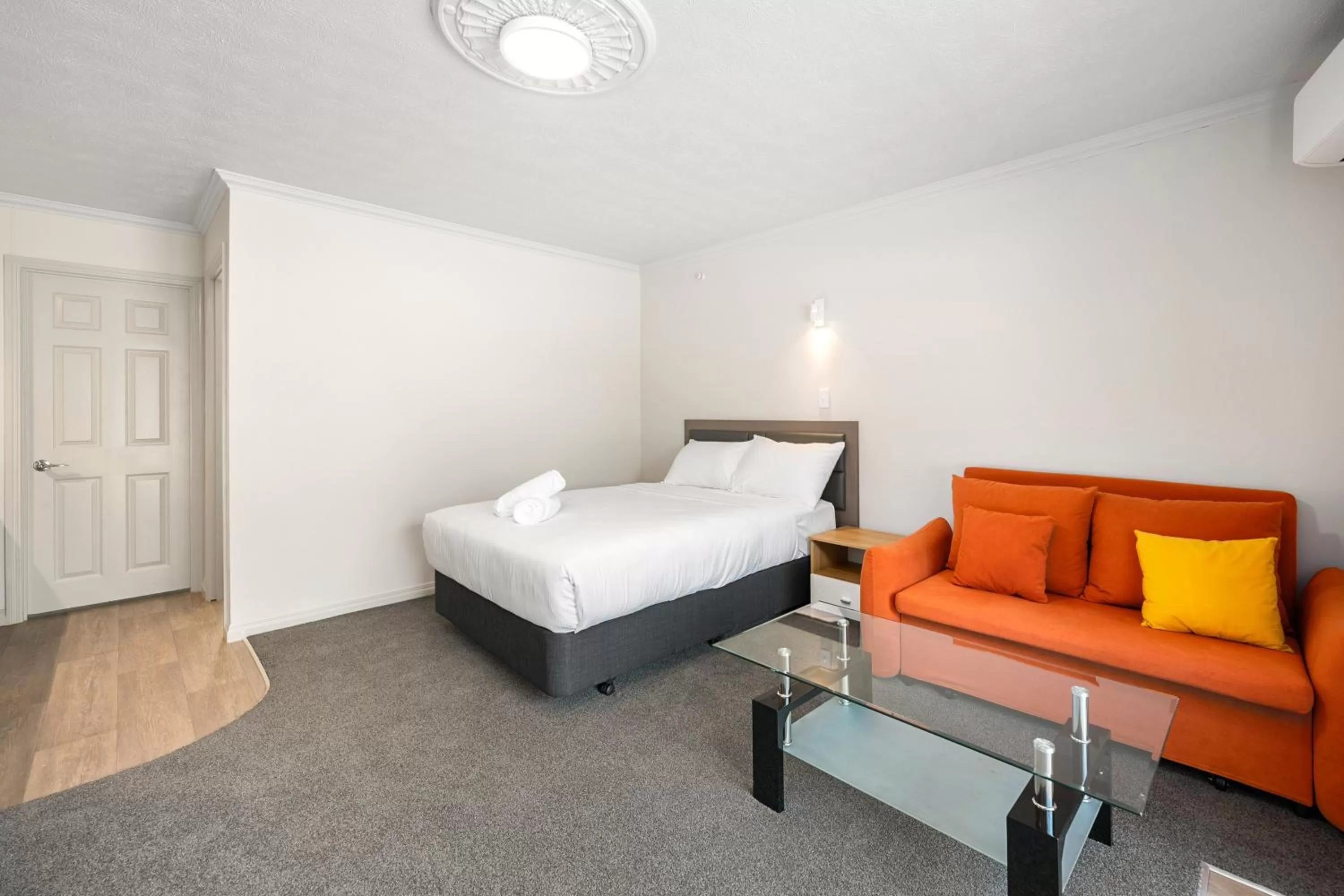 Bed in Ashleigh Court Motel