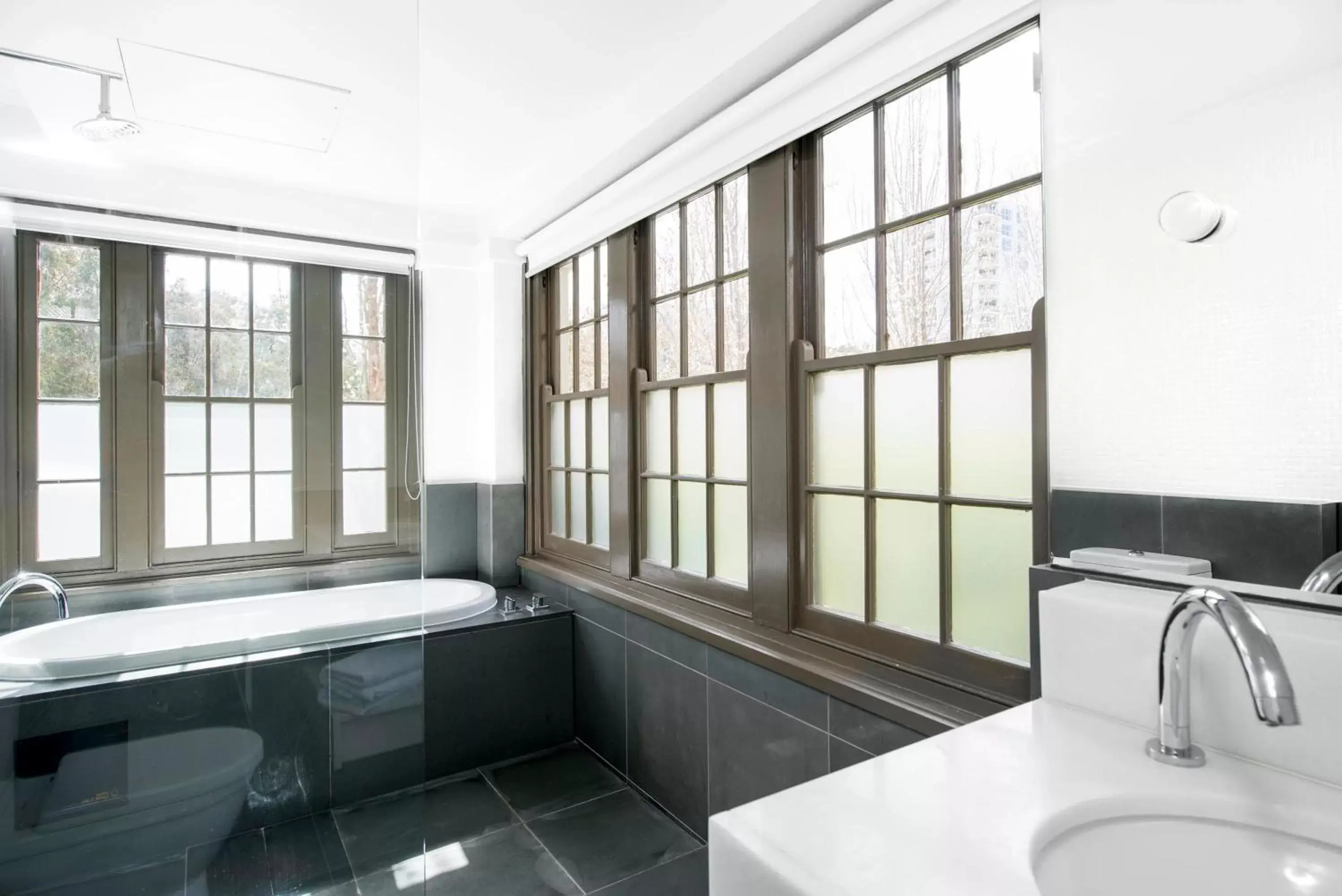 Peppers King Room with Bath - Weekly Housekeeping in Peppers Gallery Hotel Peppers King Room with Bath - Weekly Housekeeping in Peppers Gallery Hotel