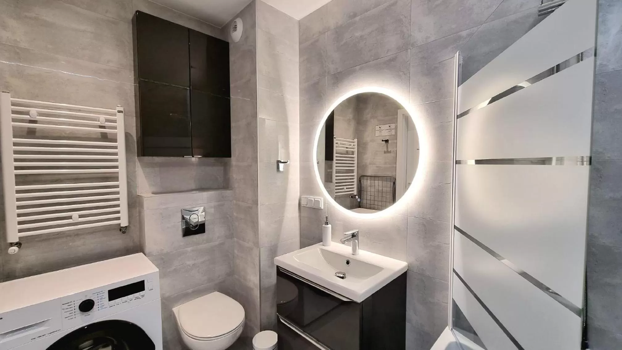 Toilet, Bathroom in NOOK NOOK Apartments Bytkowska 103