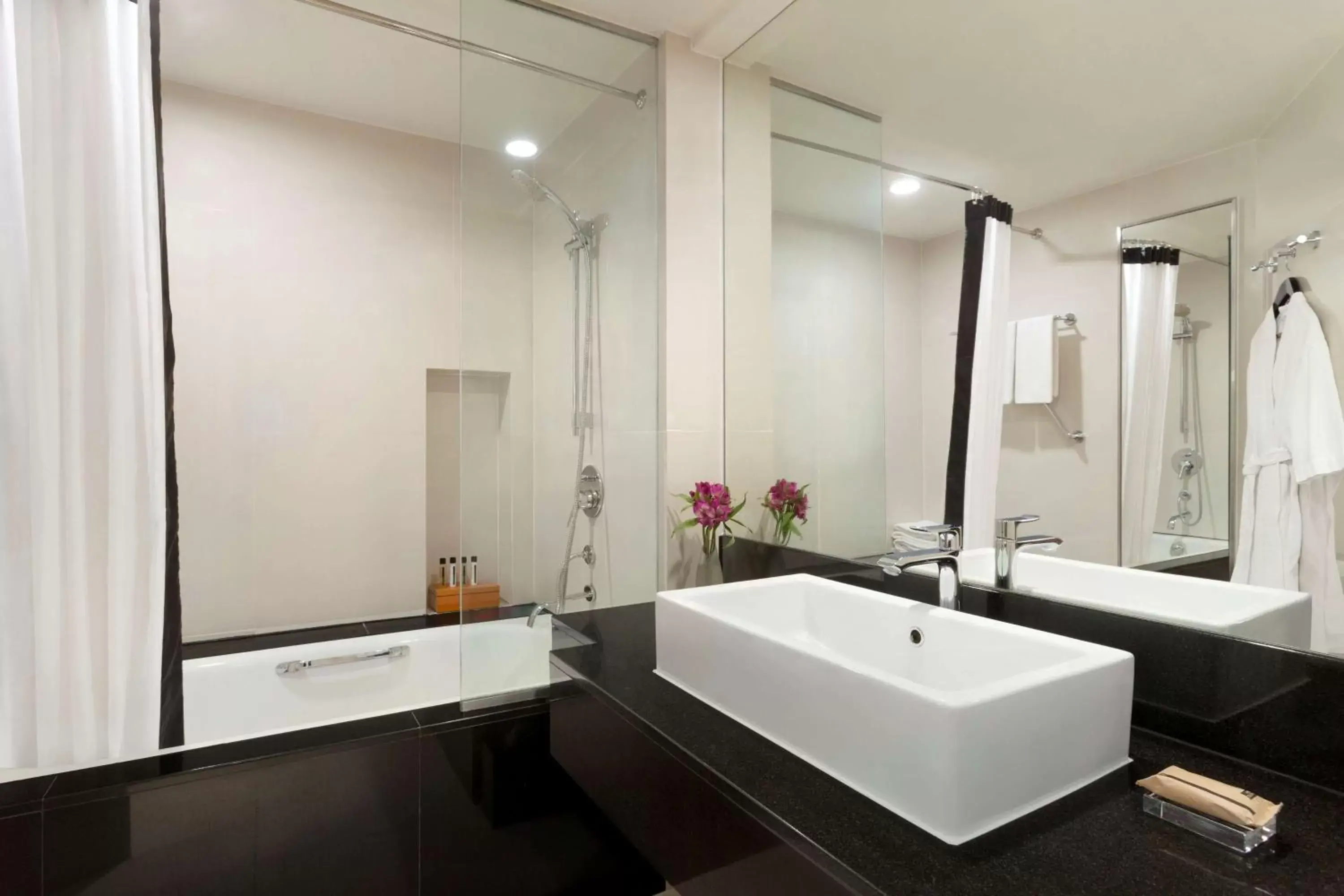 Deluxe Twin Room (Free Return Airport Transfer, Complimentary Wifi) in Jen Maldives Male by Shangri-La Deluxe Twin Room (Free Return Airport Transfer, Complimentary Wifi) in Jen Maldives Male by Shangri-La