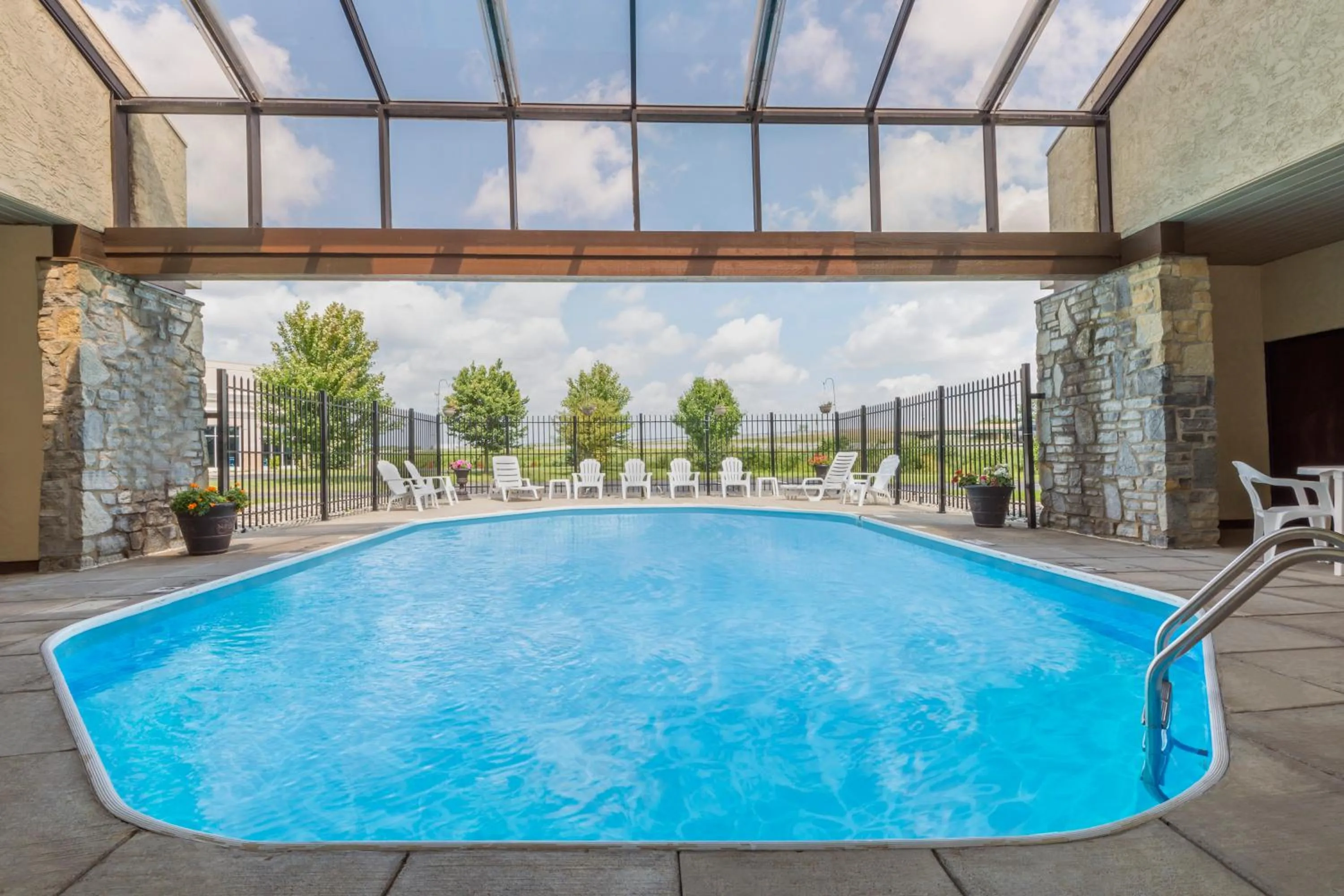 Swimming pool in Days Inn by Wyndham Maumee/Toledo