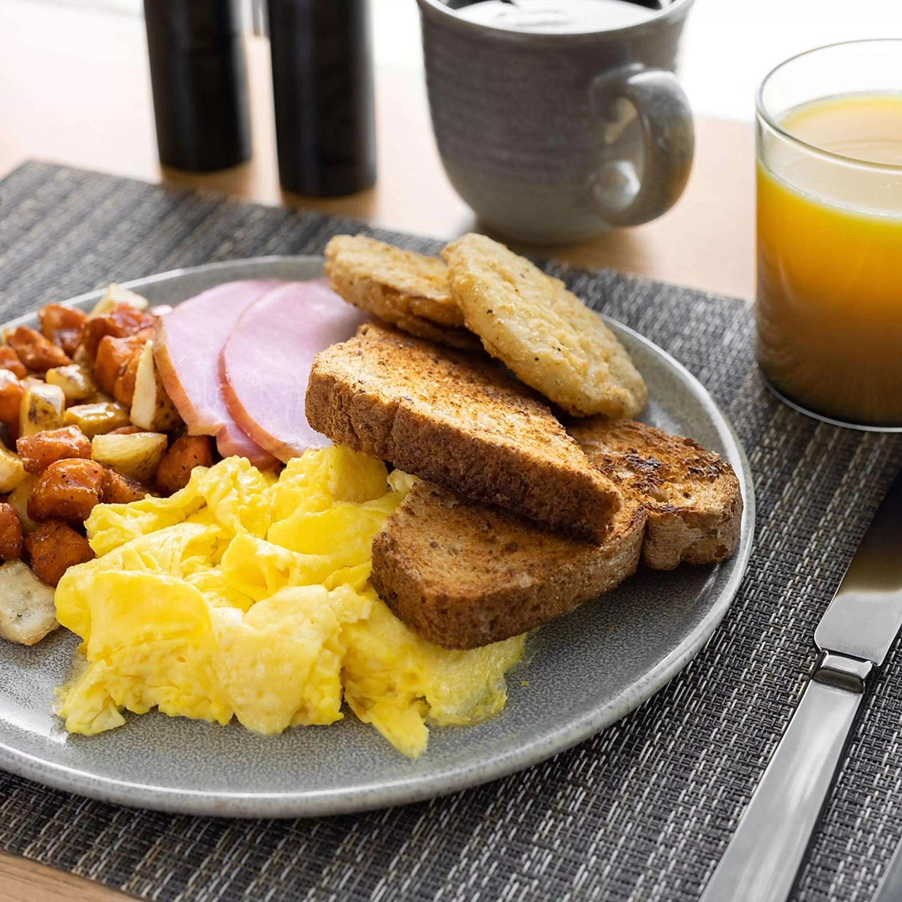 Restaurant/places to eat in Hilton Garden Inn Grapevine At Silverlake Crossing, Tx