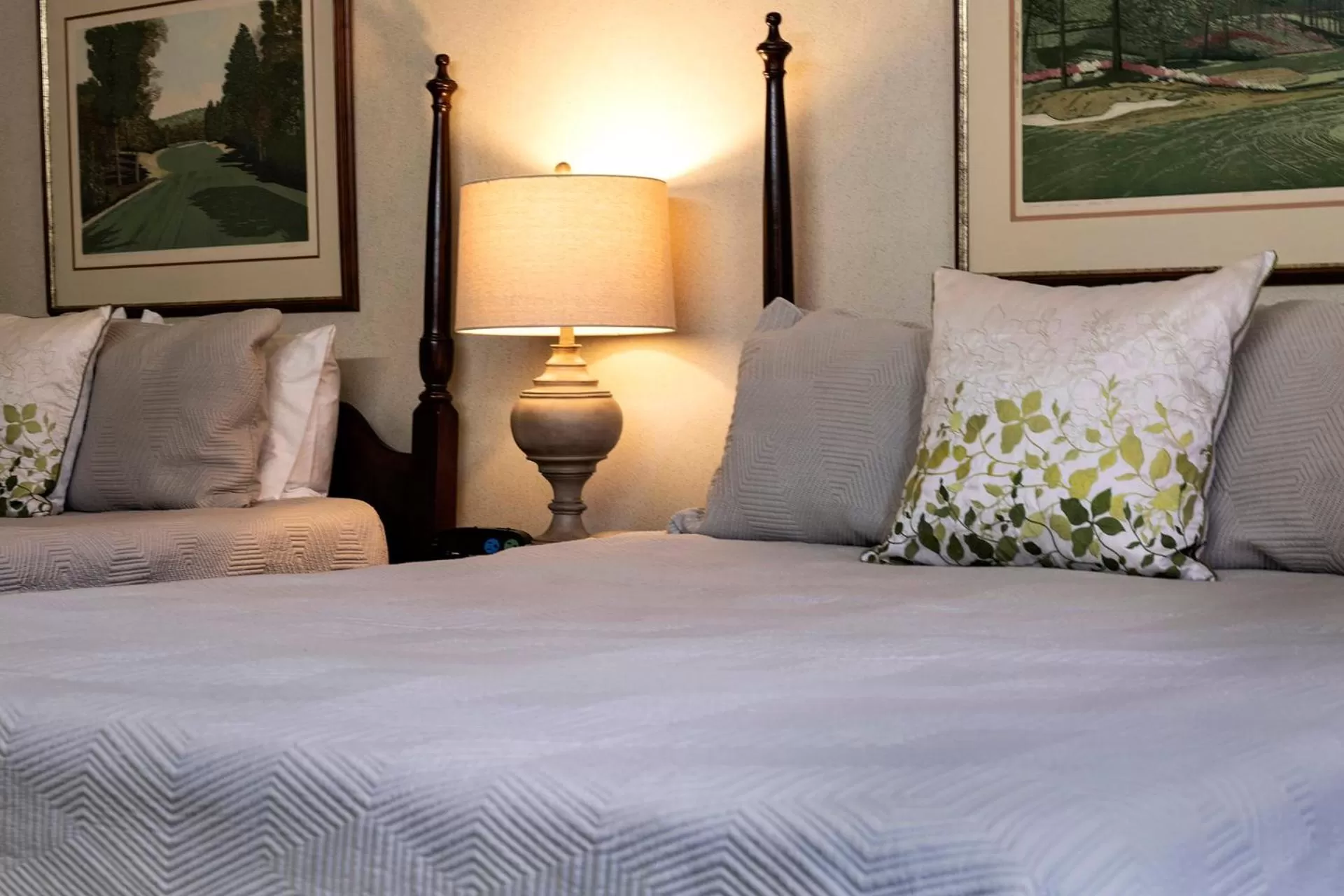 Bed in The Inn at Houndslake