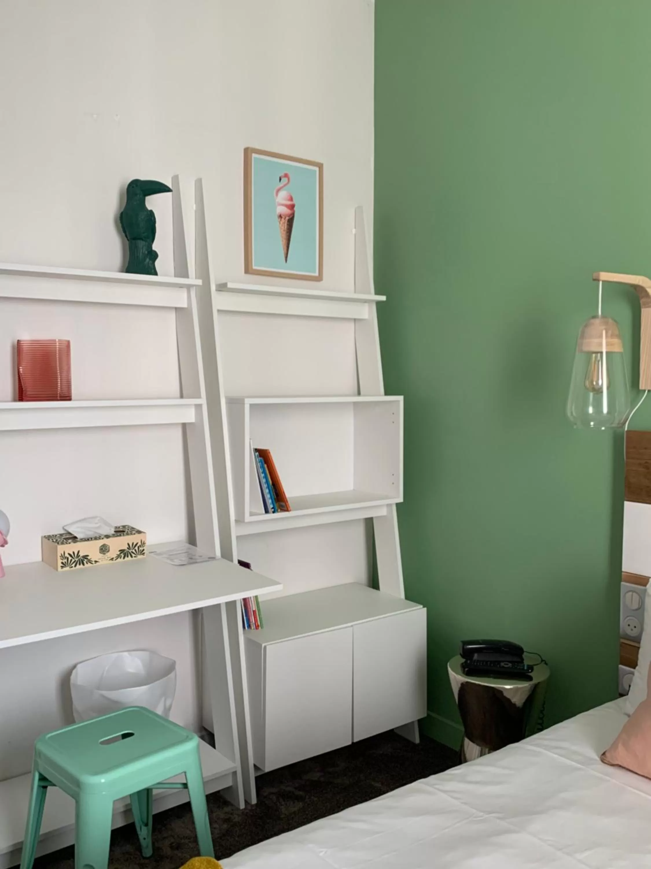 Decorative detail, Bed in Urban Jungle Hôtel Orleans