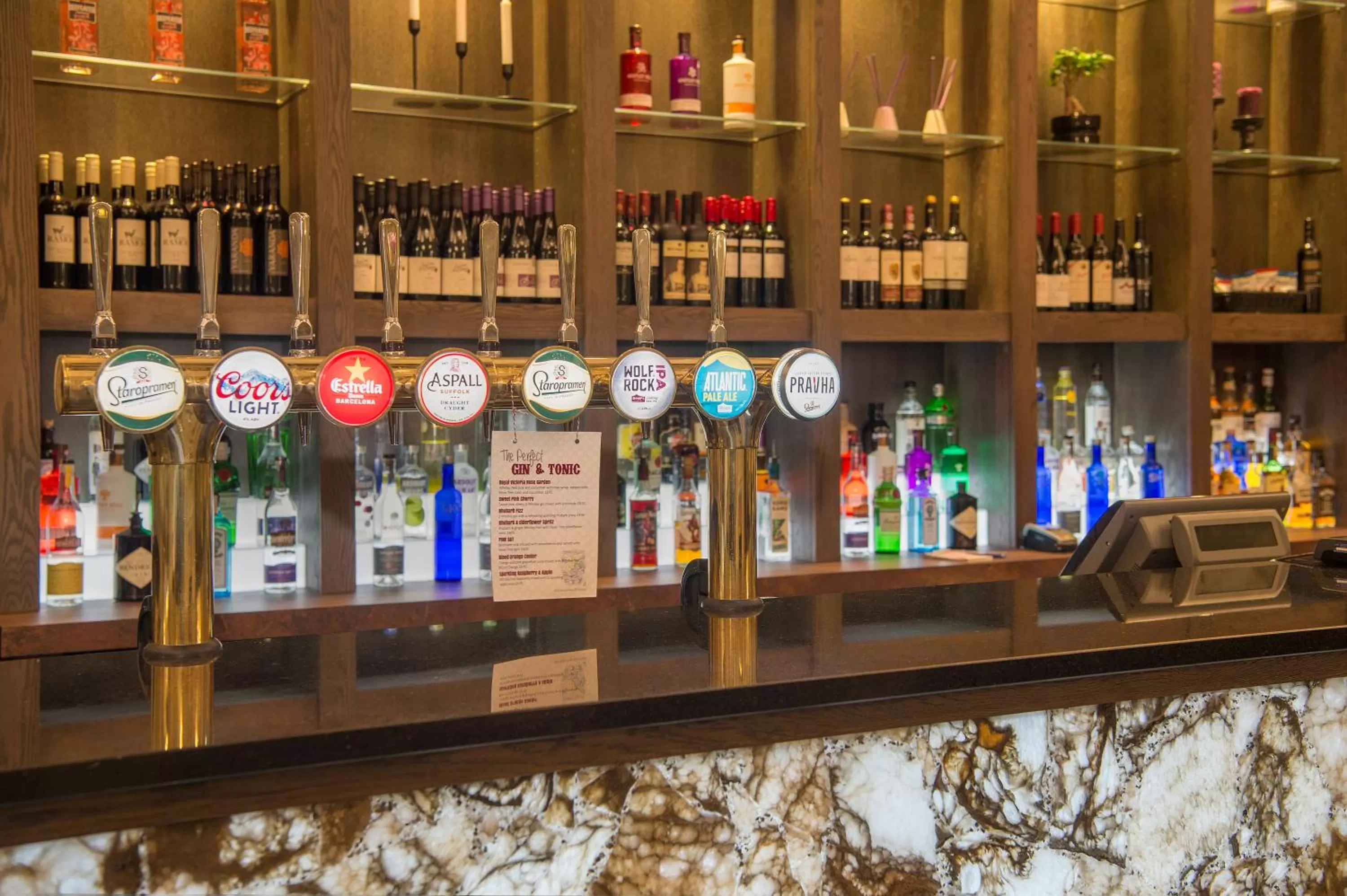 Lounge or bar in Crowne Plaza Royal Victoria - Sheffield by IHG
