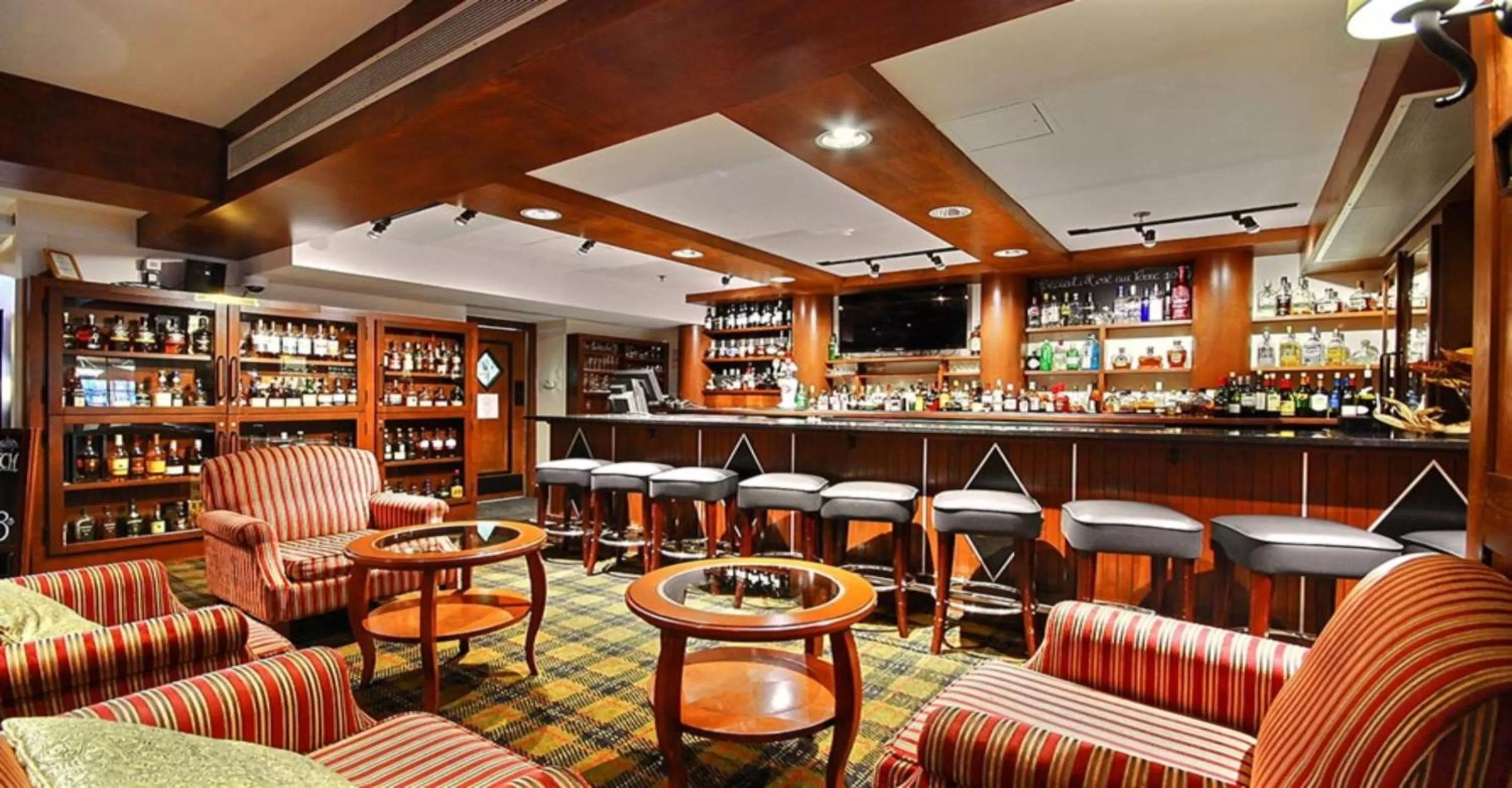 Lounge or bar in Château Beauvallon