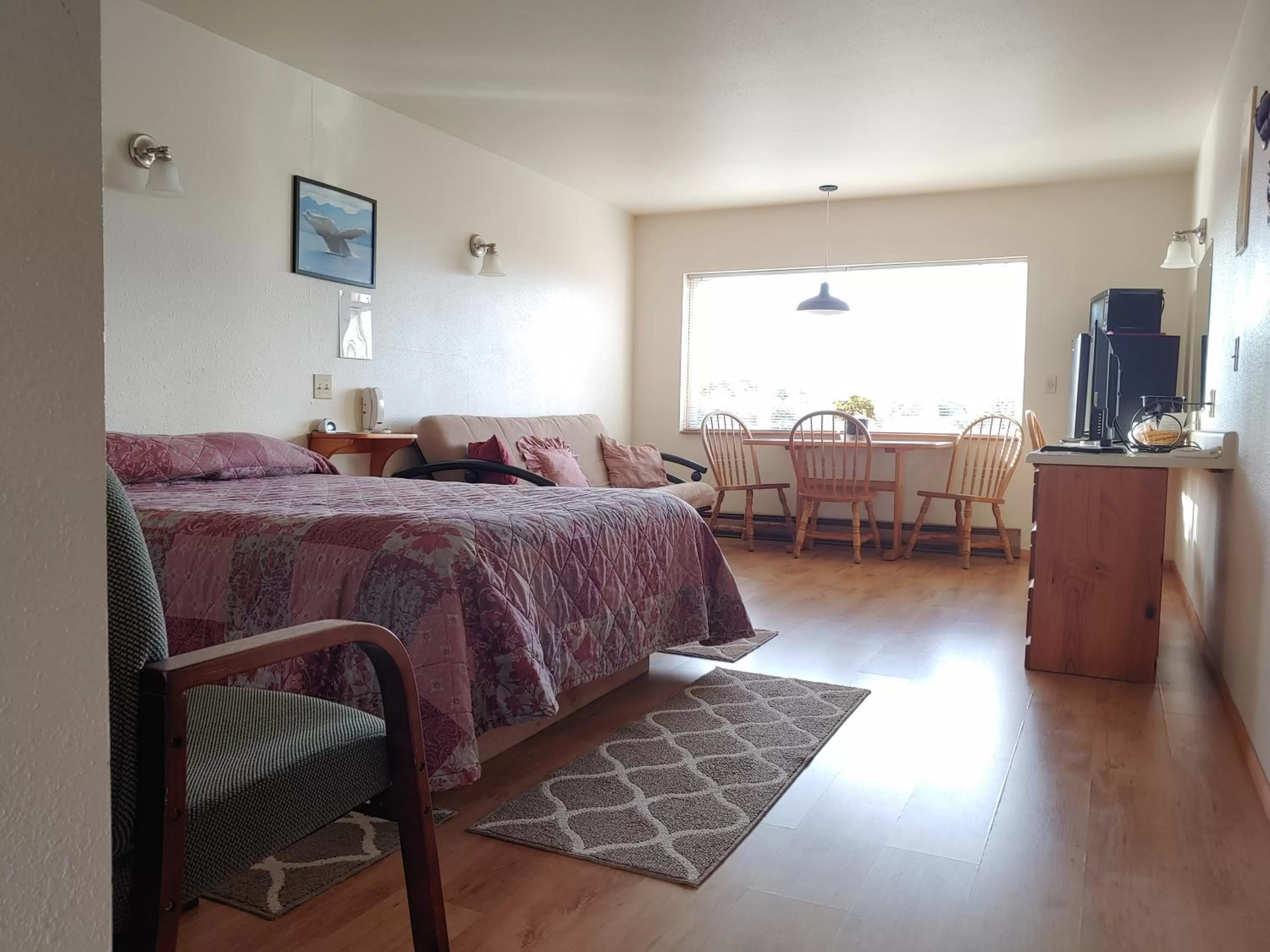 Bed in The Dublin House Motel