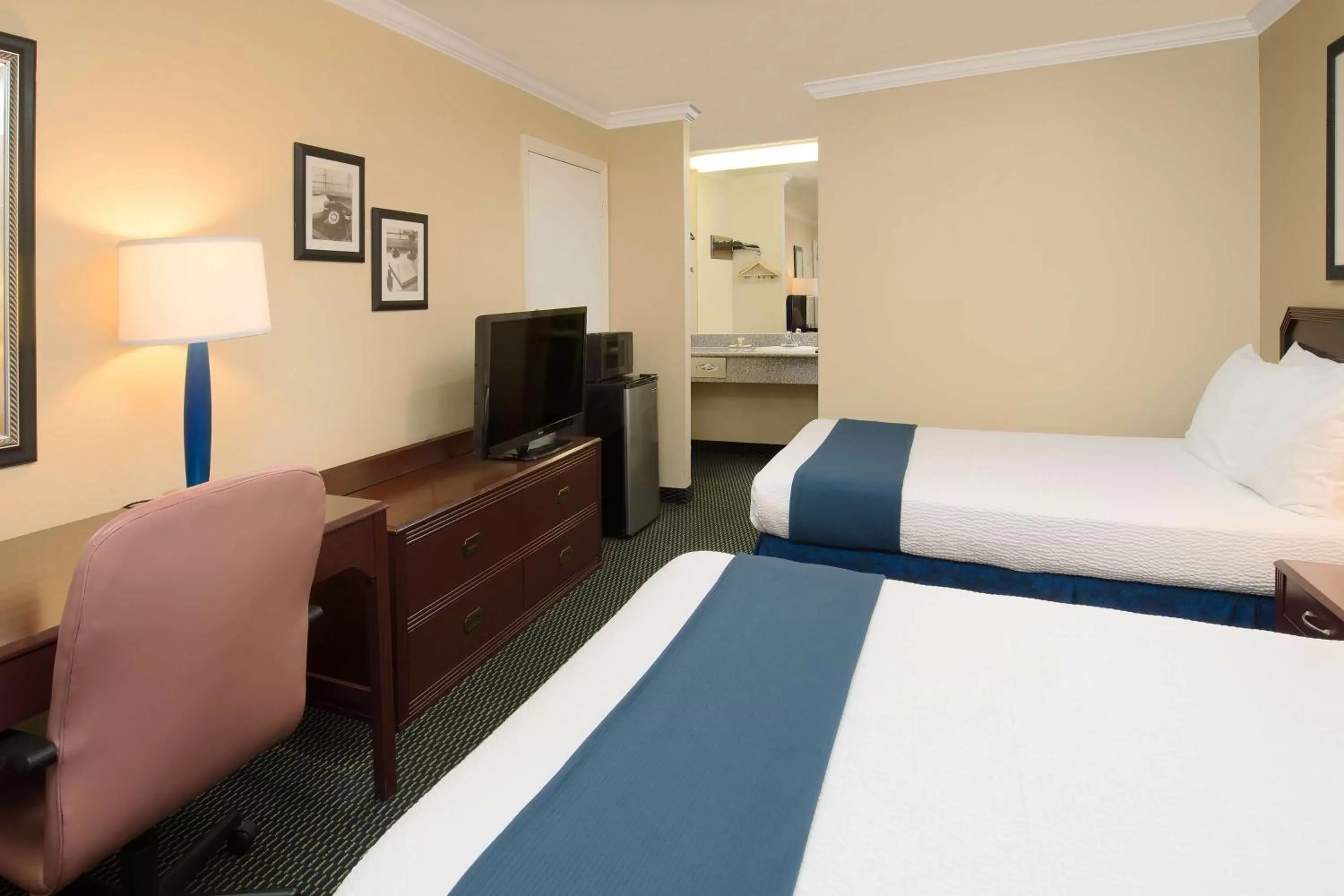 Photo of the whole room in Days Inn by Wyndham Pinole Berkeley
