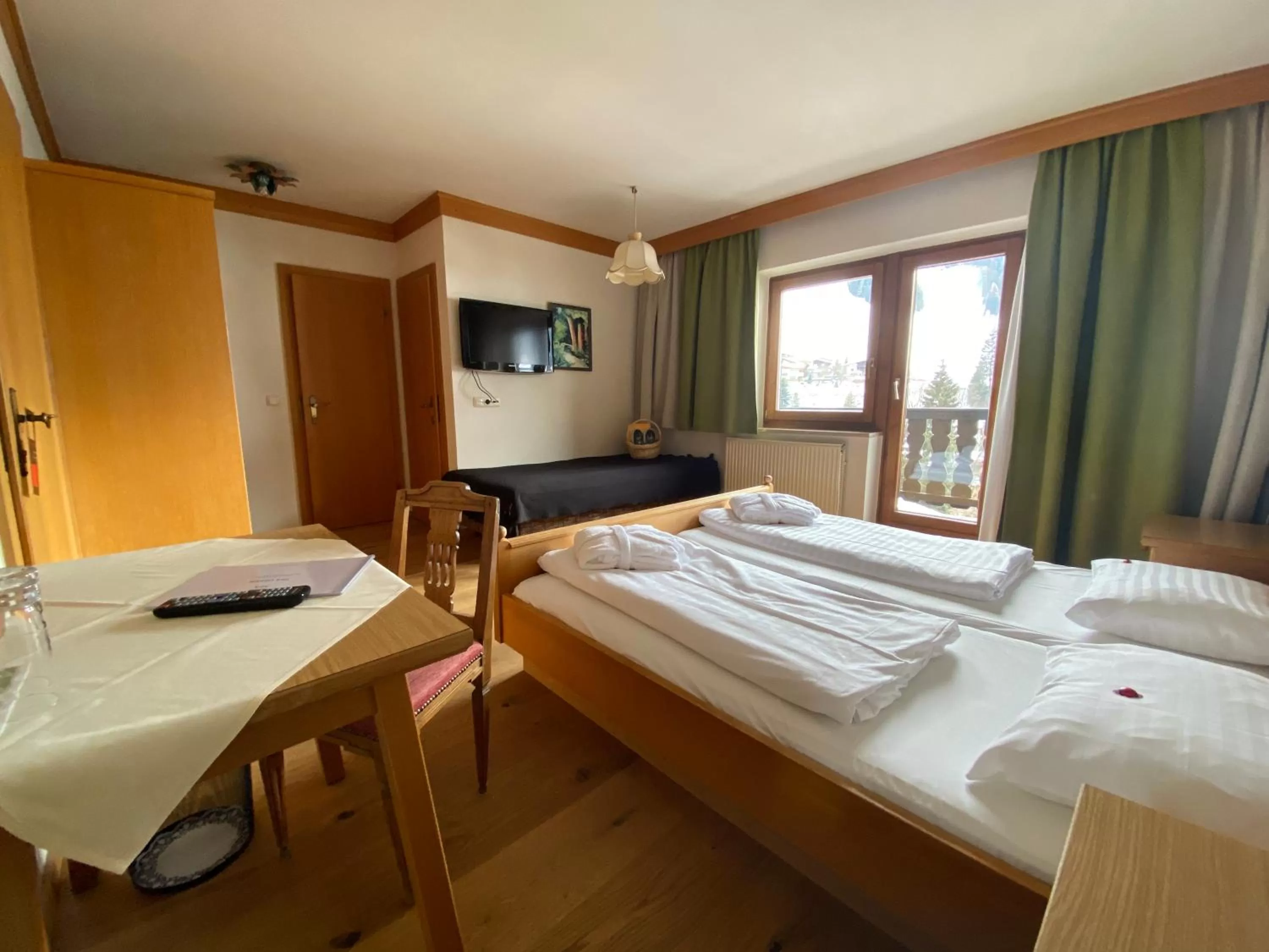 Photo of the whole room, Bed in Stammhaus im Hotel Alpine Palace