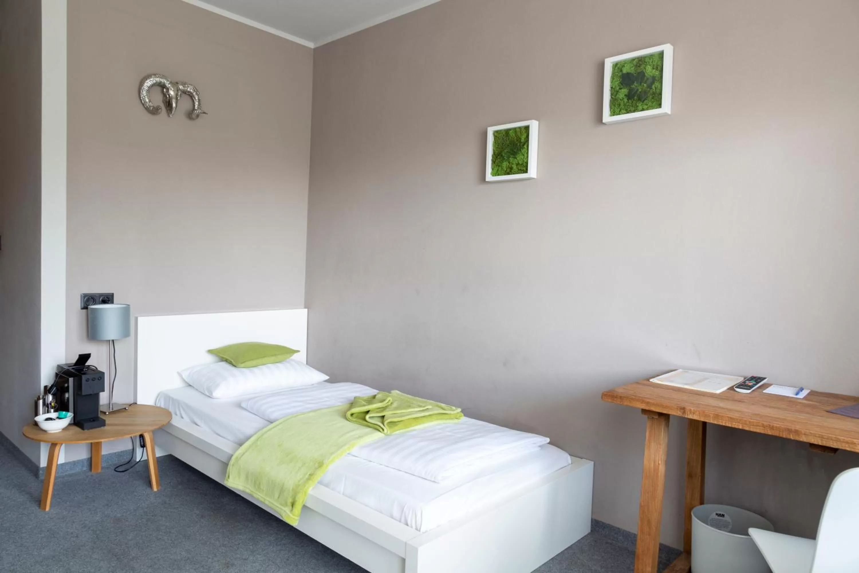 Property building, Bed in Hotel Restaurant Brigitte