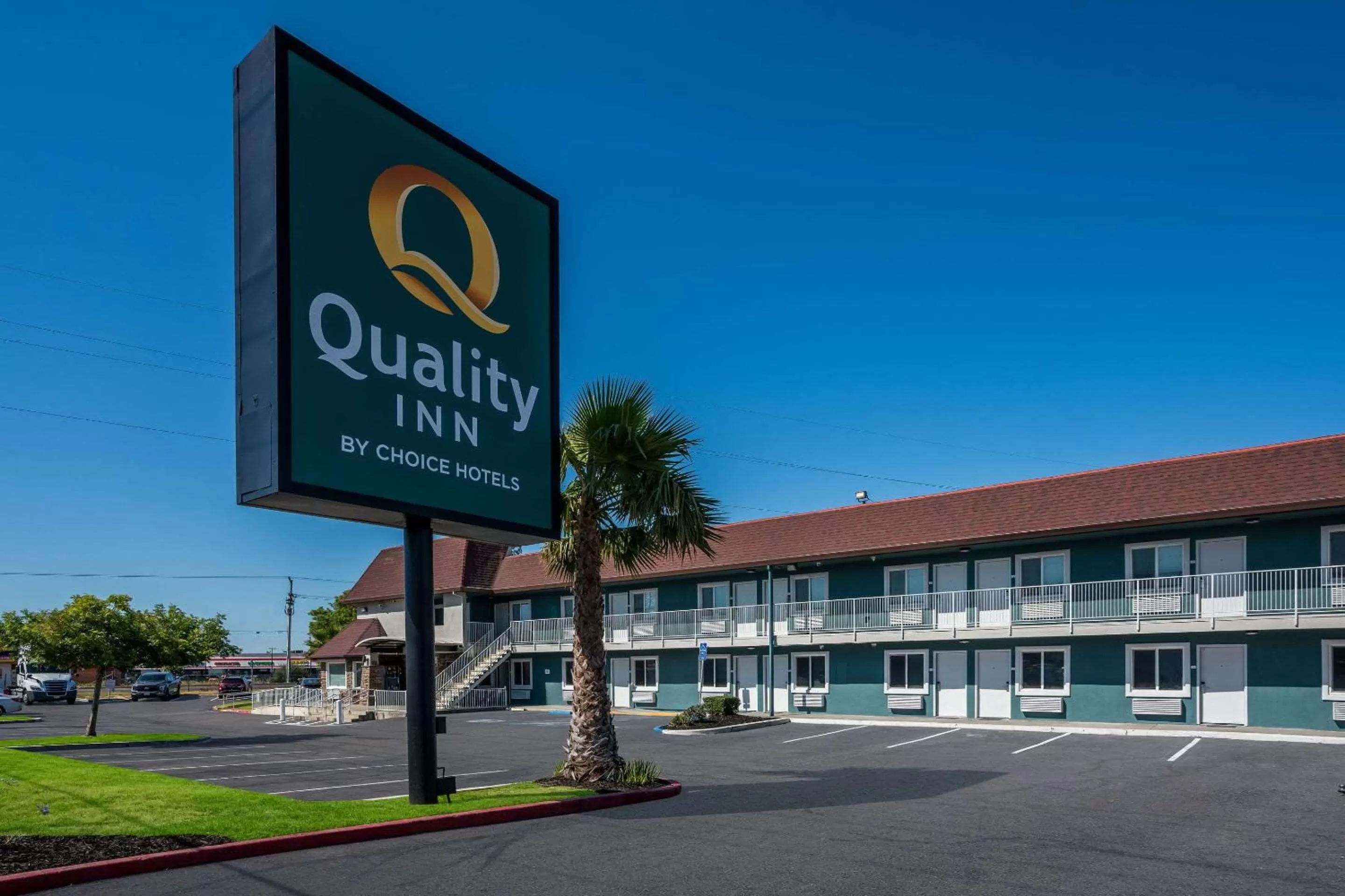 Property building in Quality Inn Elk Grove-Sacramento