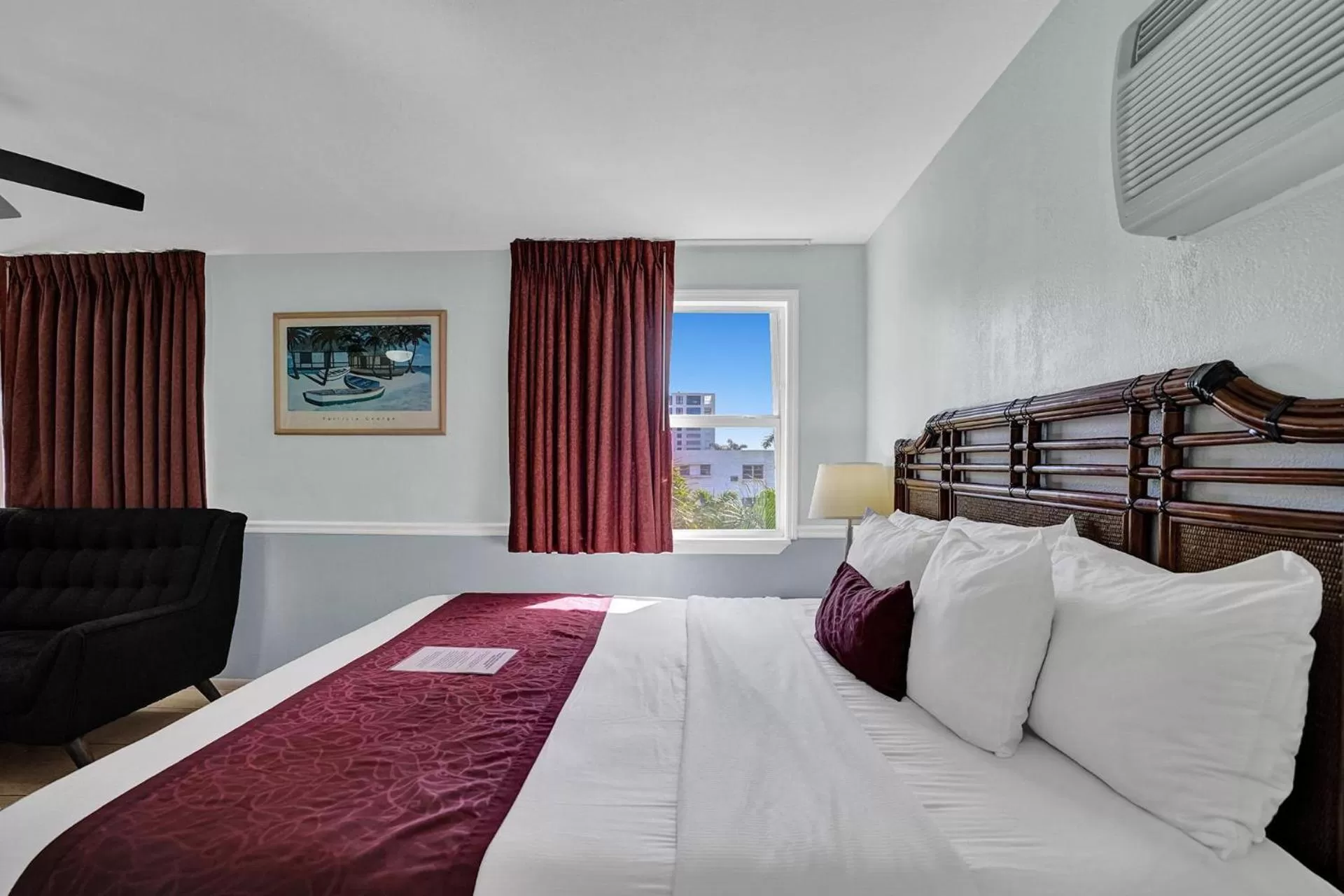 Bed in The Worthington Resorts - Clothing Optional - Men Only - Solo hombres