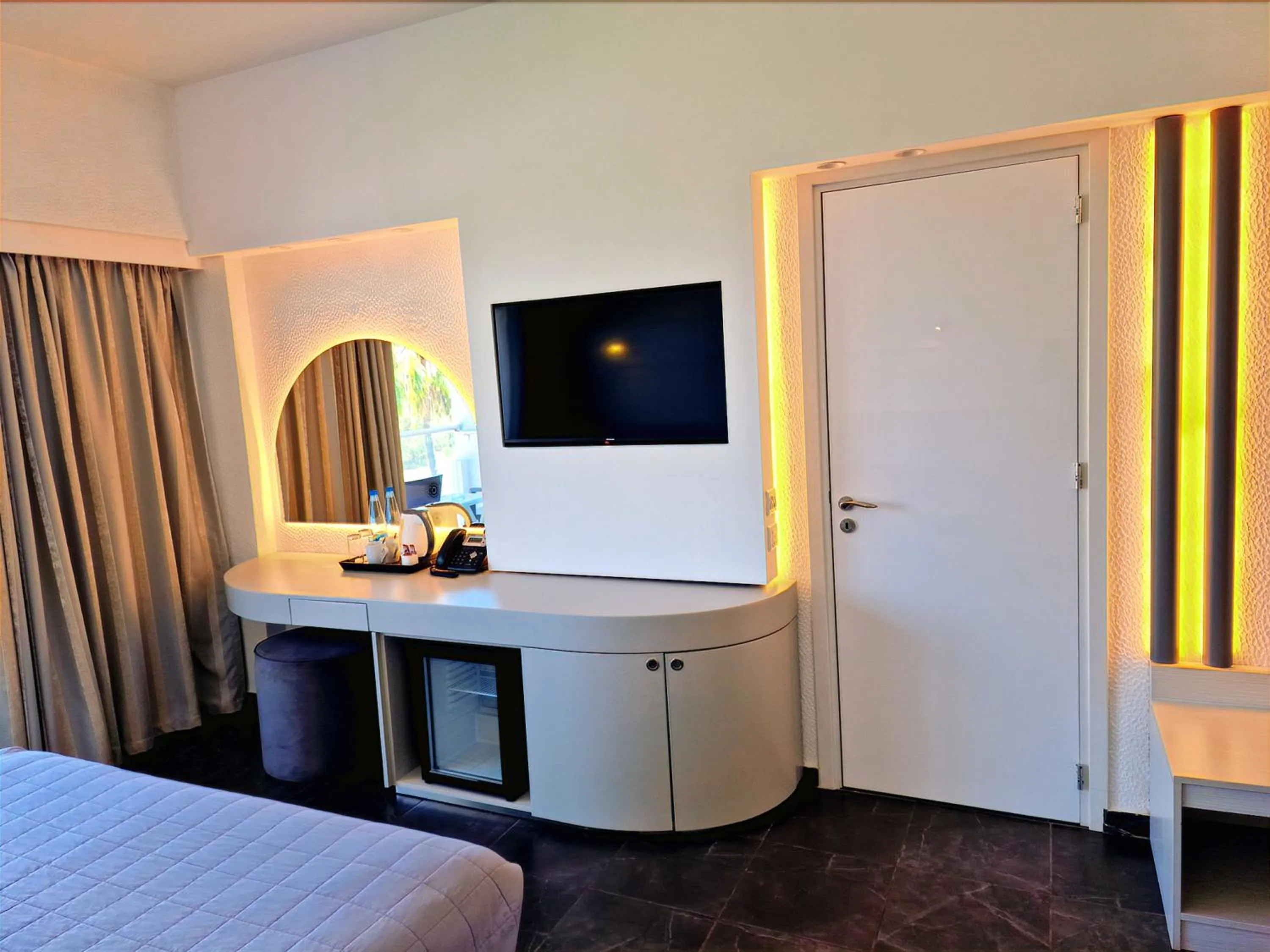 TV and multimedia, Bed in Sveltos Hotel