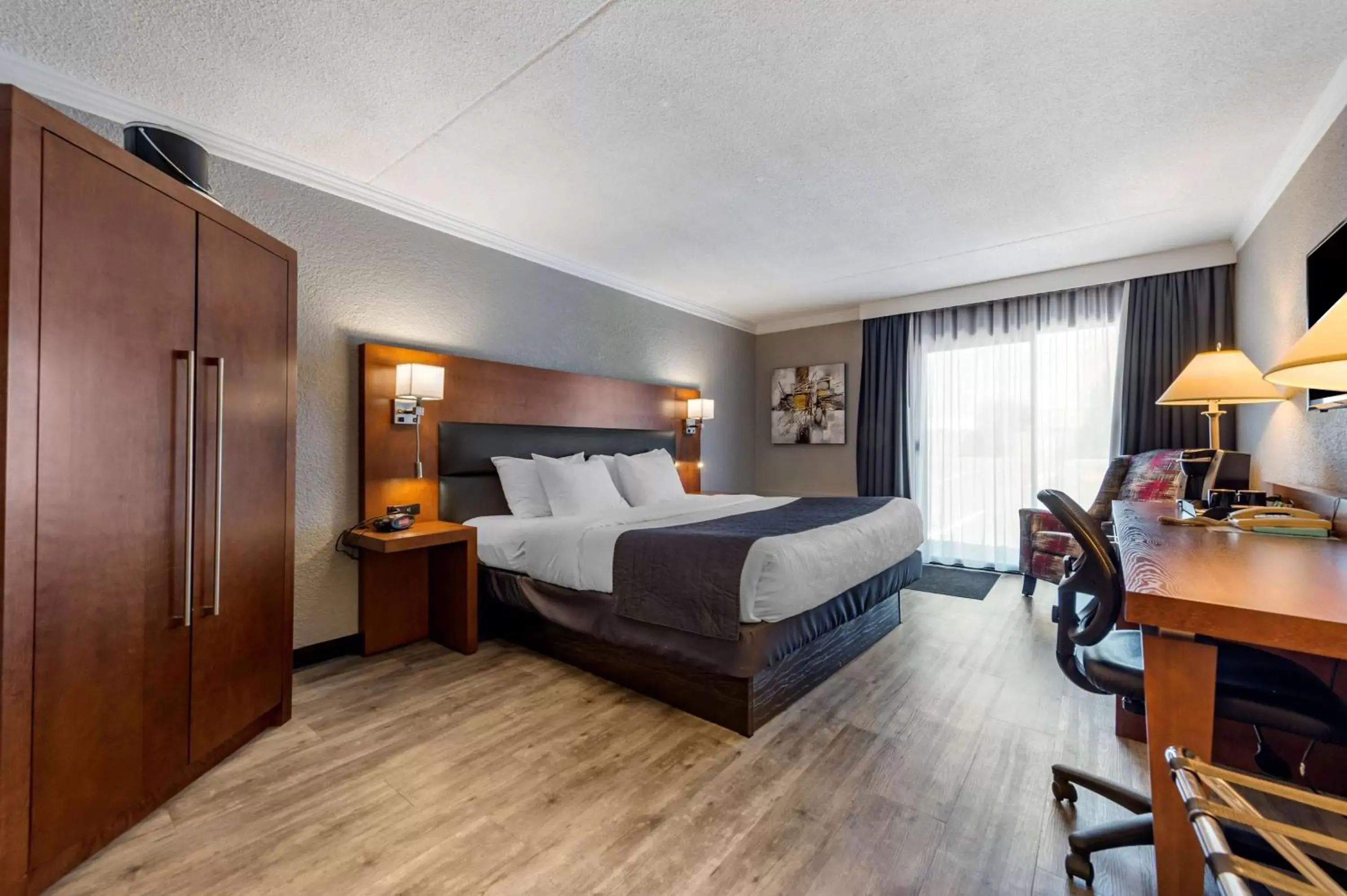 King Room - Disability Access in Best Western Hotel Universel Drummondville King Room - Disability Access in Best Western Hotel Universel Drummondville