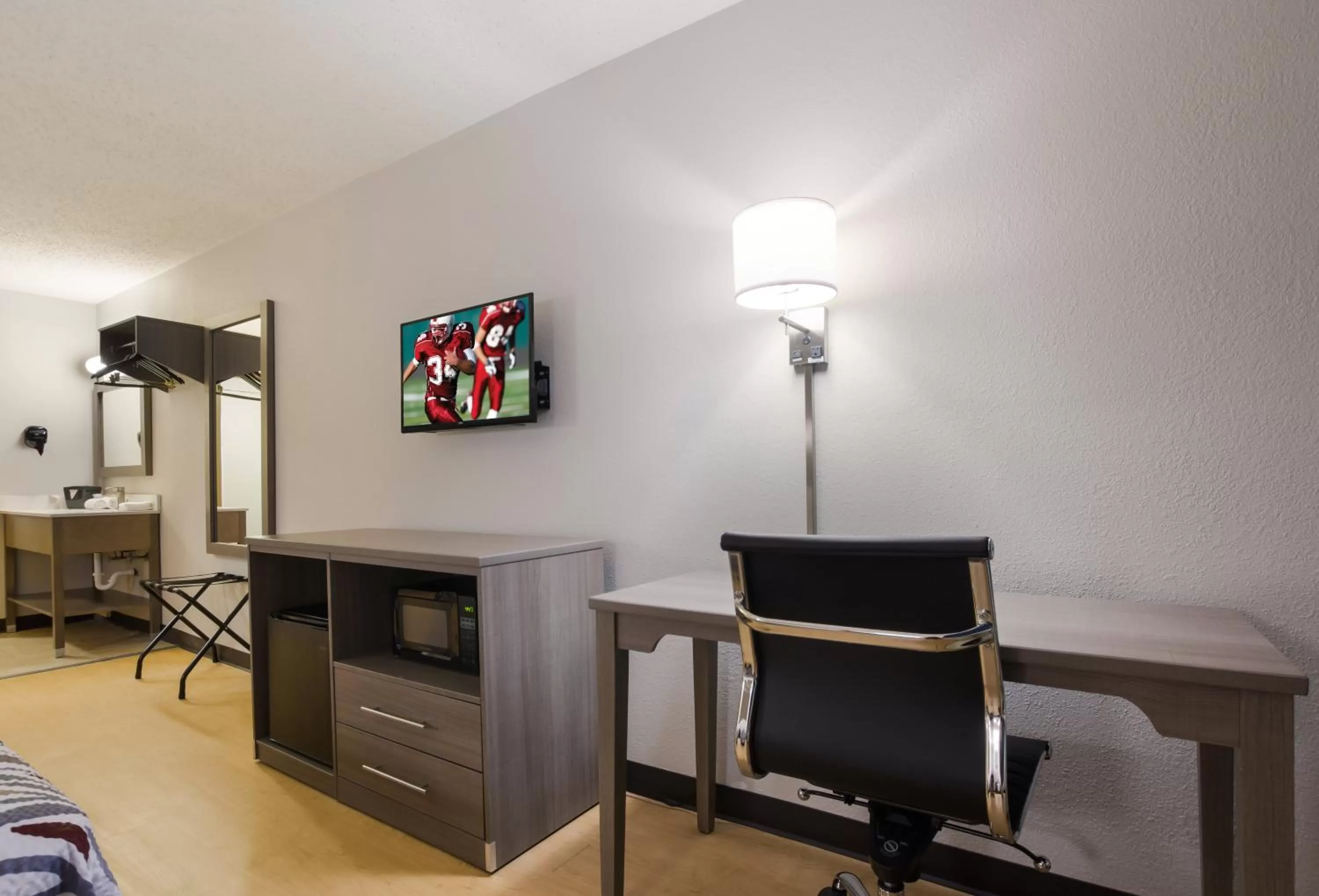 Photo of the whole room in Red Roof Inn Lawrenceburg