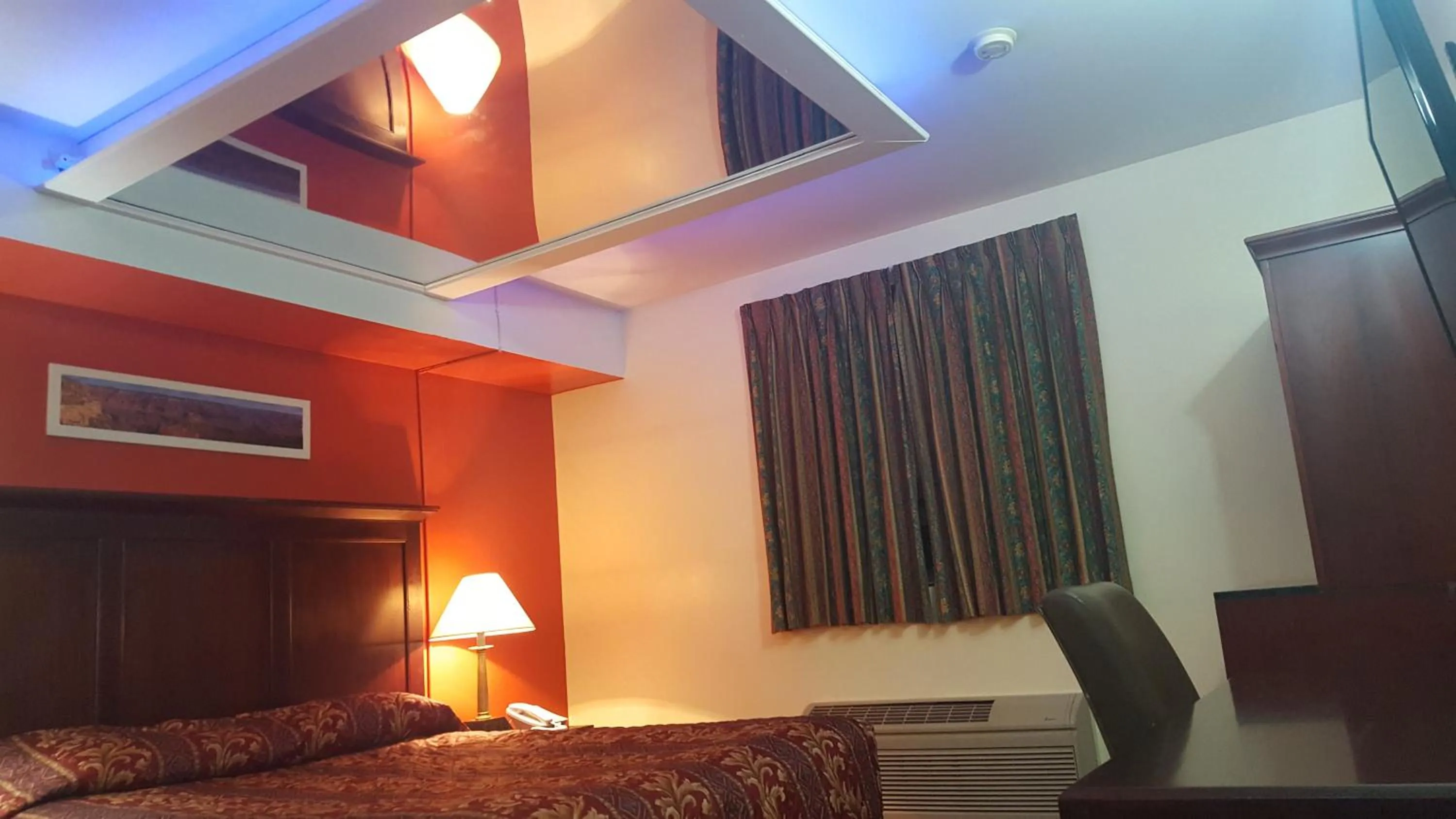 Bed in Royal Windsor Motel