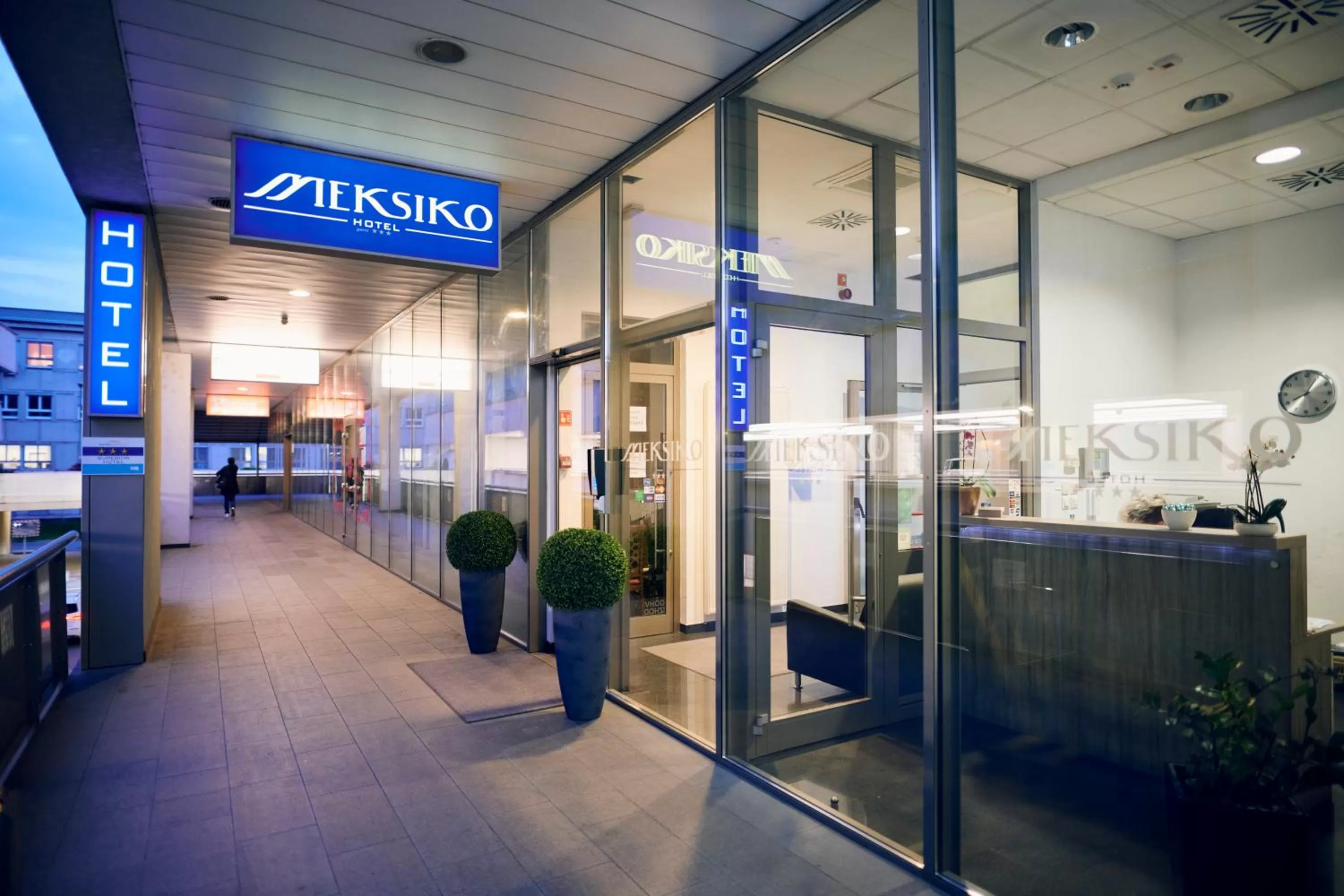 Facade/entrance in Hotel Meksiko