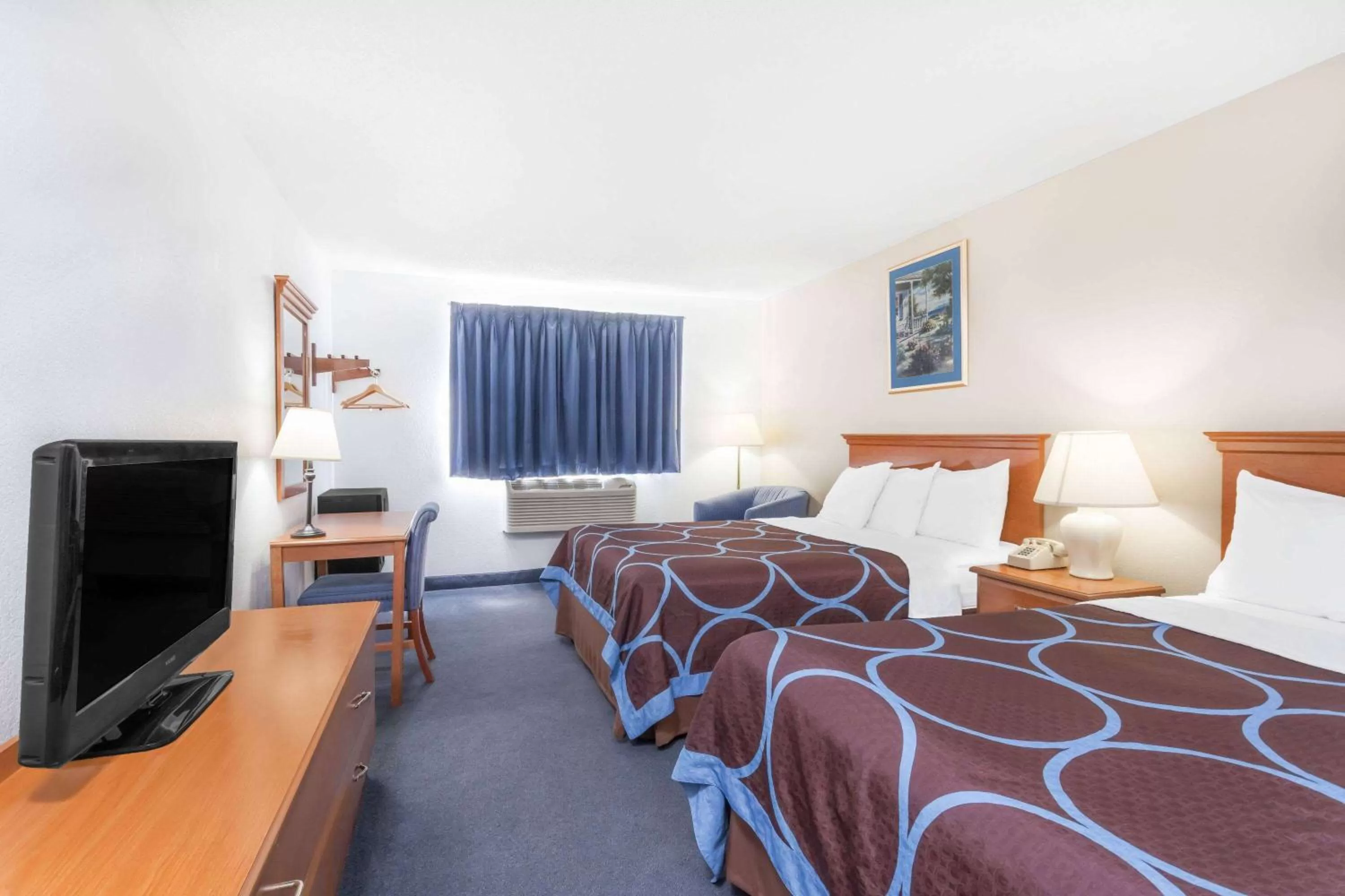 Photo of the whole room, Bed in Super 8 by Wyndham Montgomery Maybrook