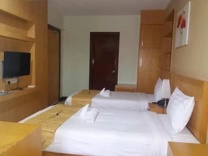 Communal lounge/ TV room in Fratini's Hotel Labuan