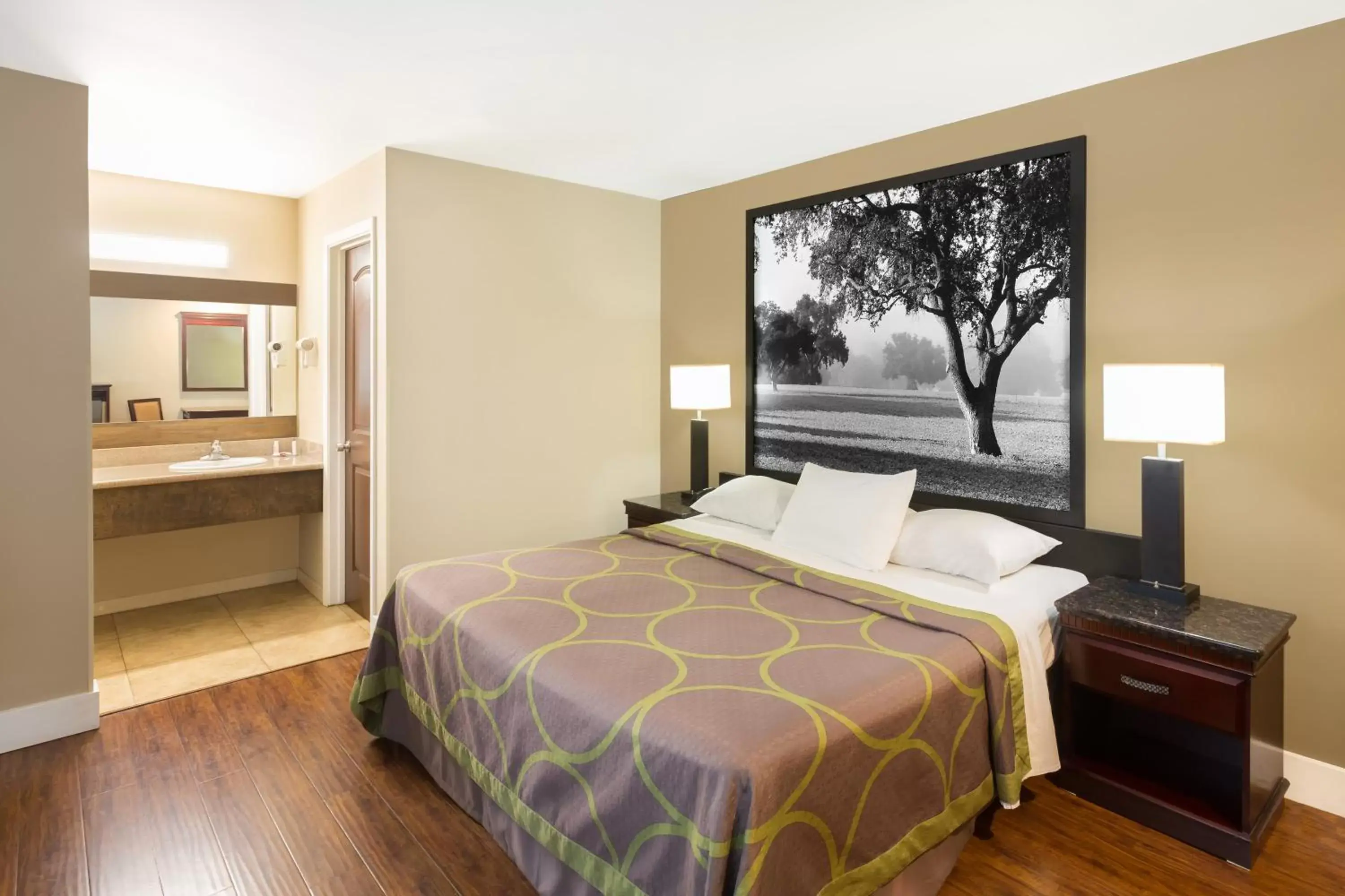 King Room - Non-Smoking in Super 8 by Wyndham Martinez King Room - Non-Smoking in Super 8 by Wyndham Martinez